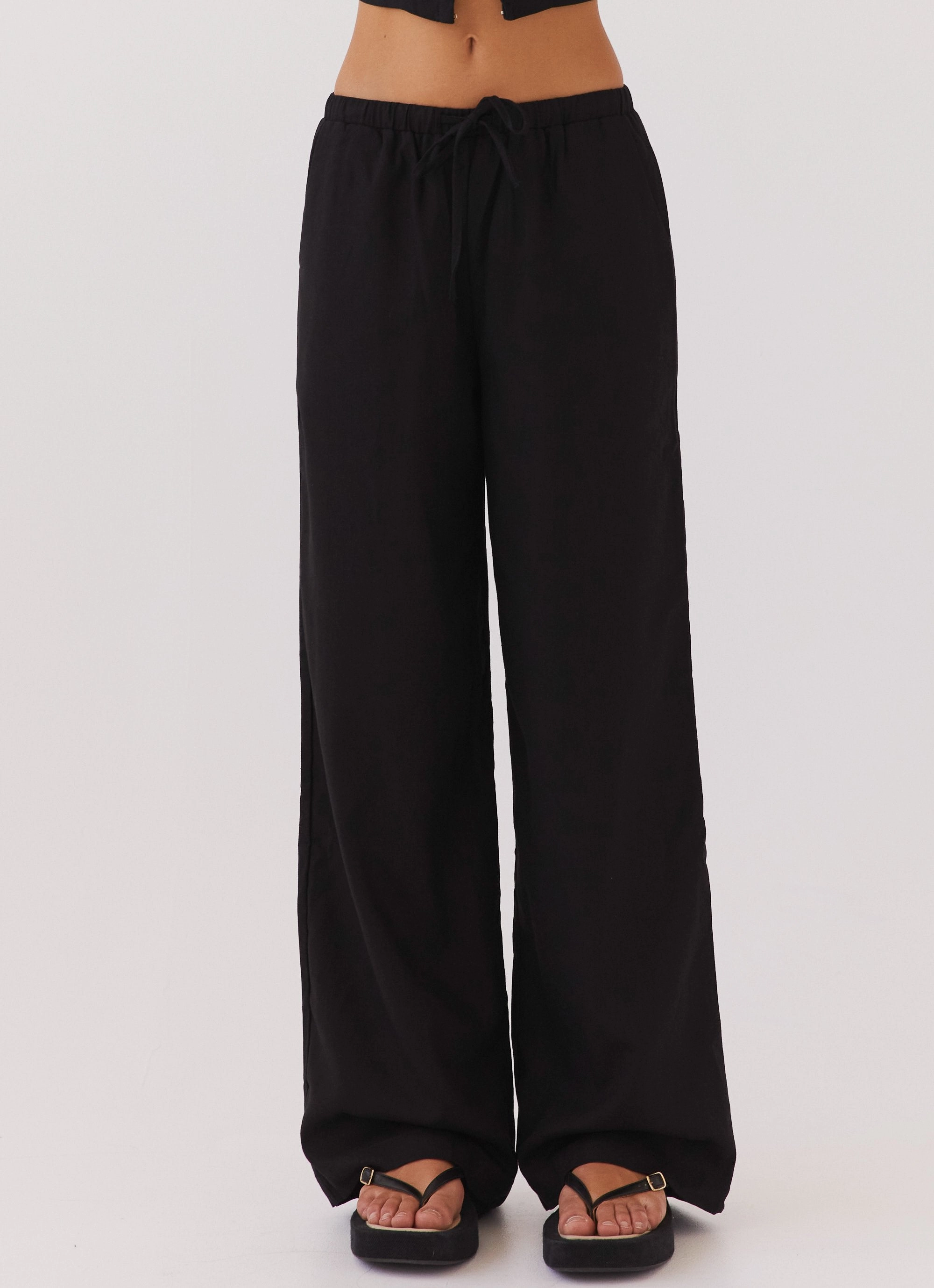 Slim wear Fresh Face Linen Pants - Black