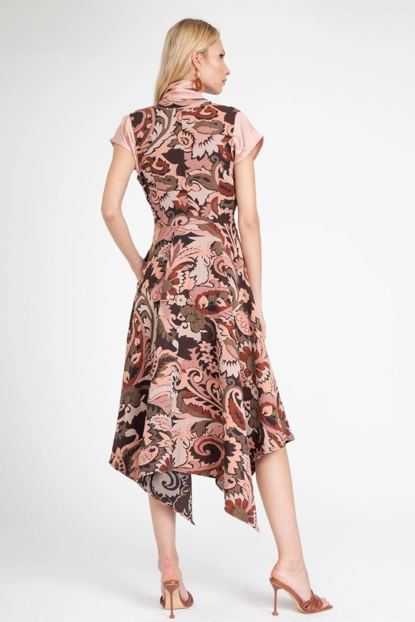 Singha Vest ?C Henna Paisley Compact Design