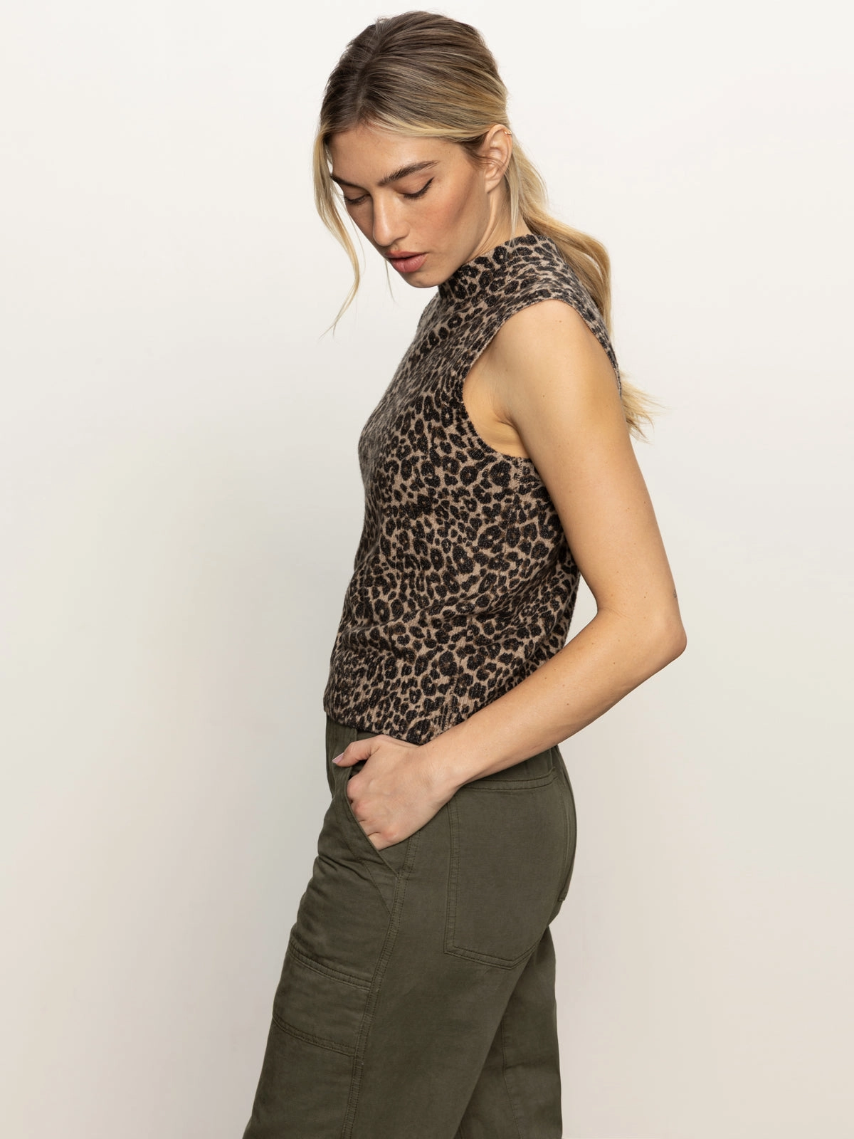 Non Chafing Seams Rolled Cuffs Fuzzy Shell French Kitty