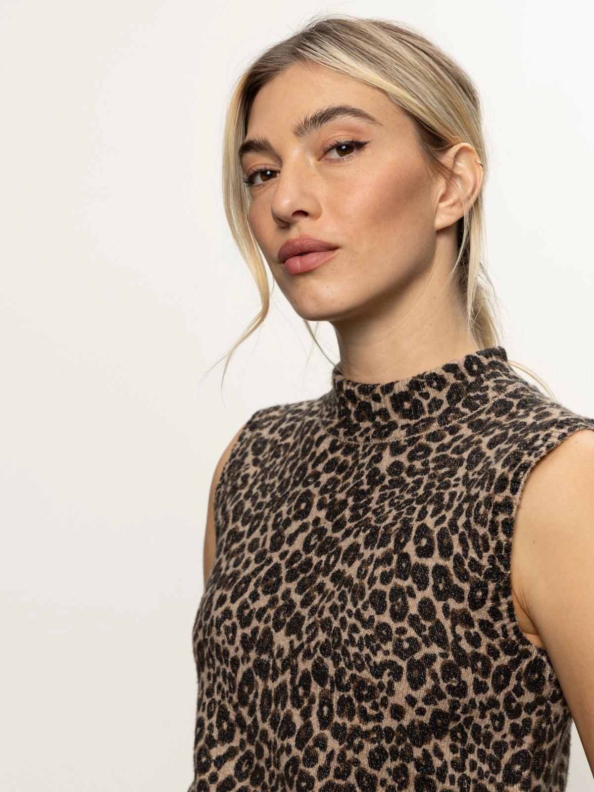 Calm Outfit Fuzzy Shell French Kitty