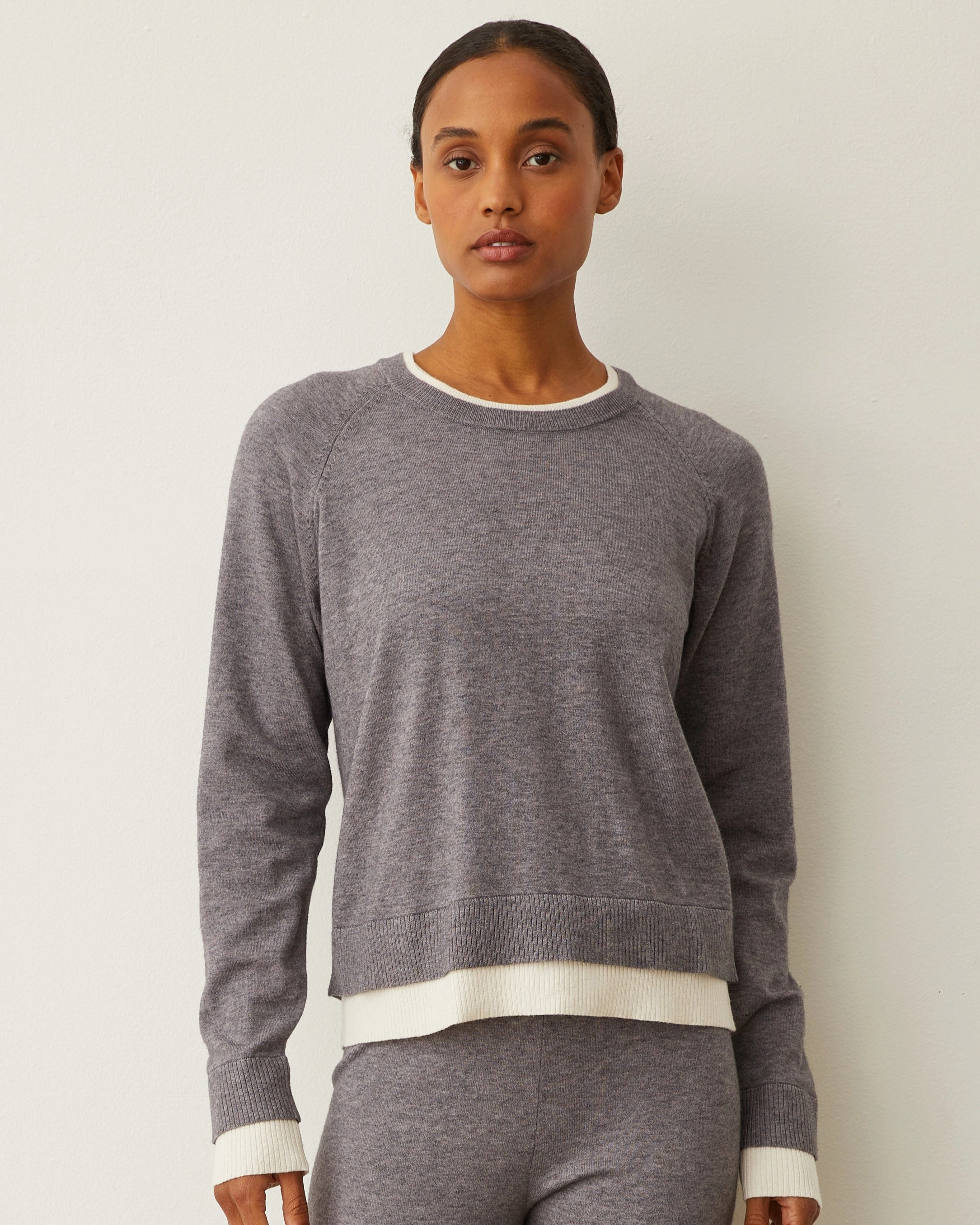 Soft Knit Crew Neck Contrast Sweater UniversalFit QuickDry Technology