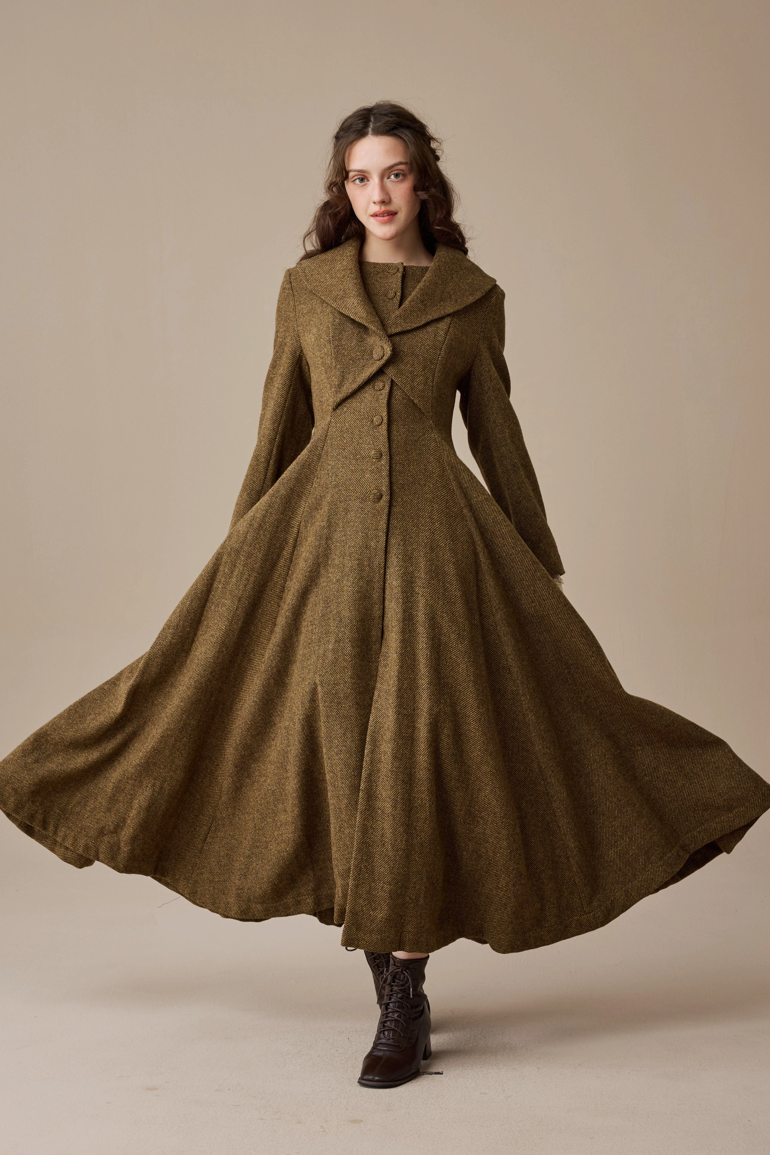 Gemma 17 | 100% wool victorian coat Calm Texture
