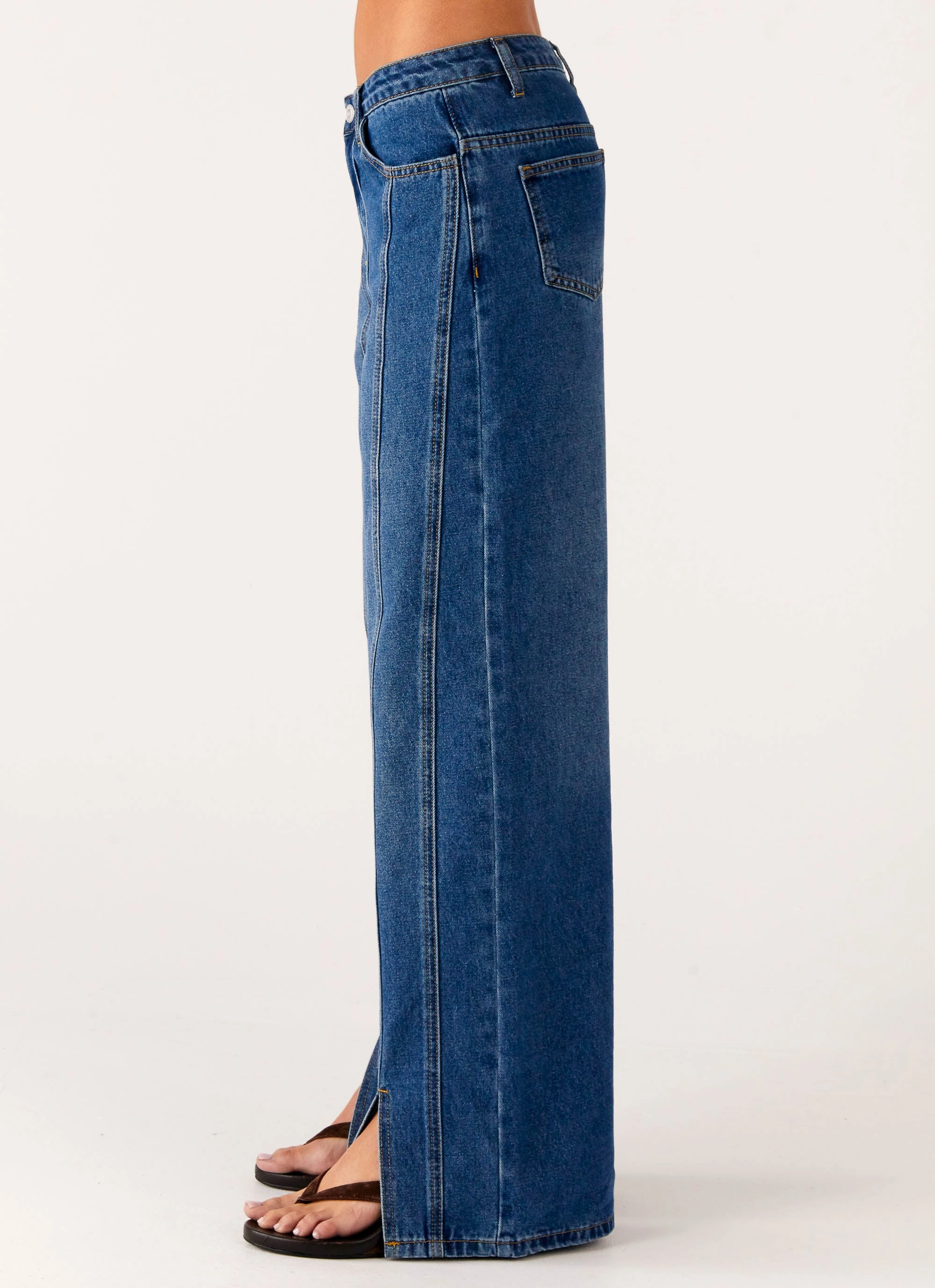 Embroidered Detail Effortless Design Grayson Straight Leg Jeans - Denim Blue
