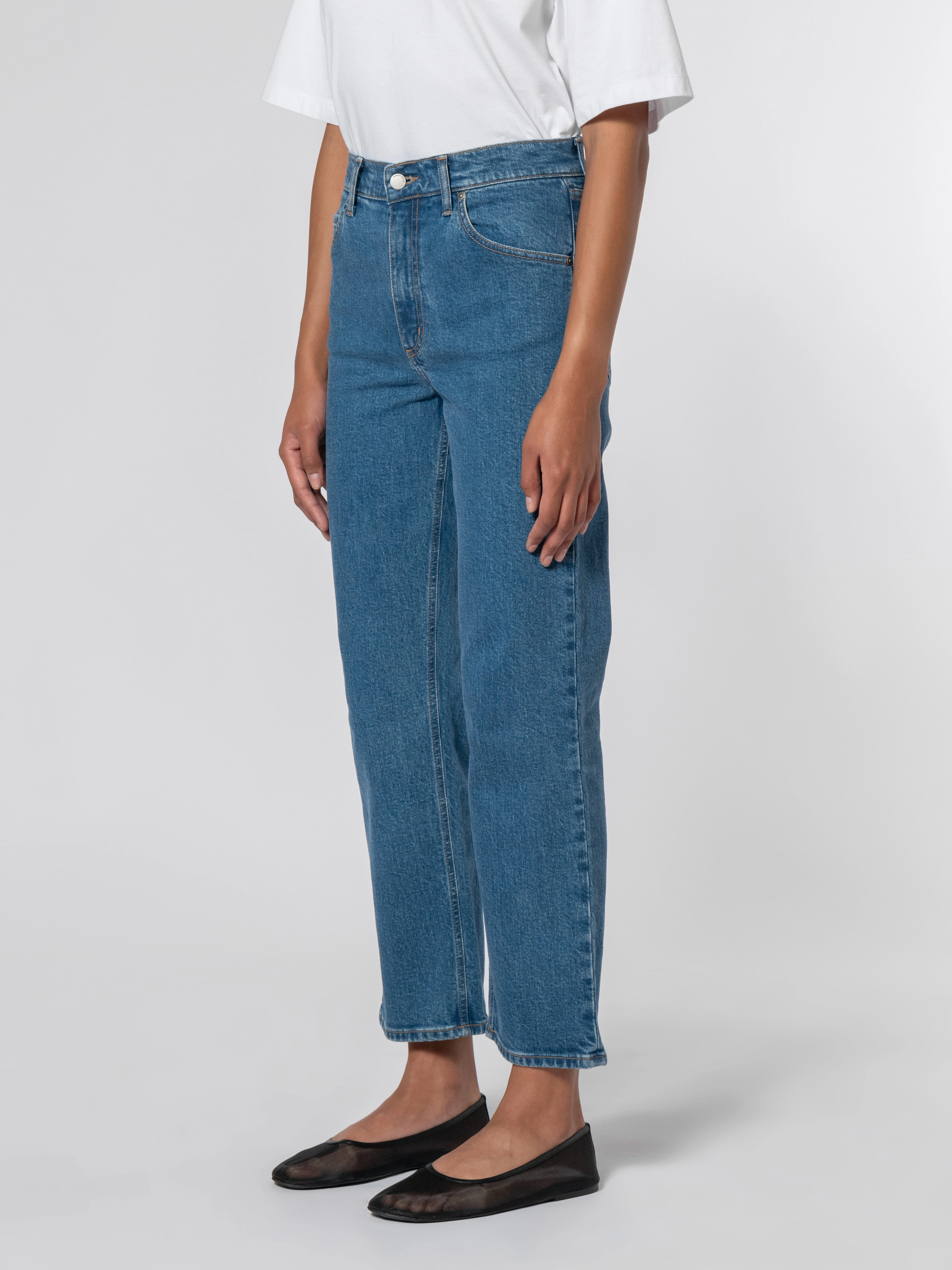 Hardy Jean Stretch Classic Blue Everyday Party Look