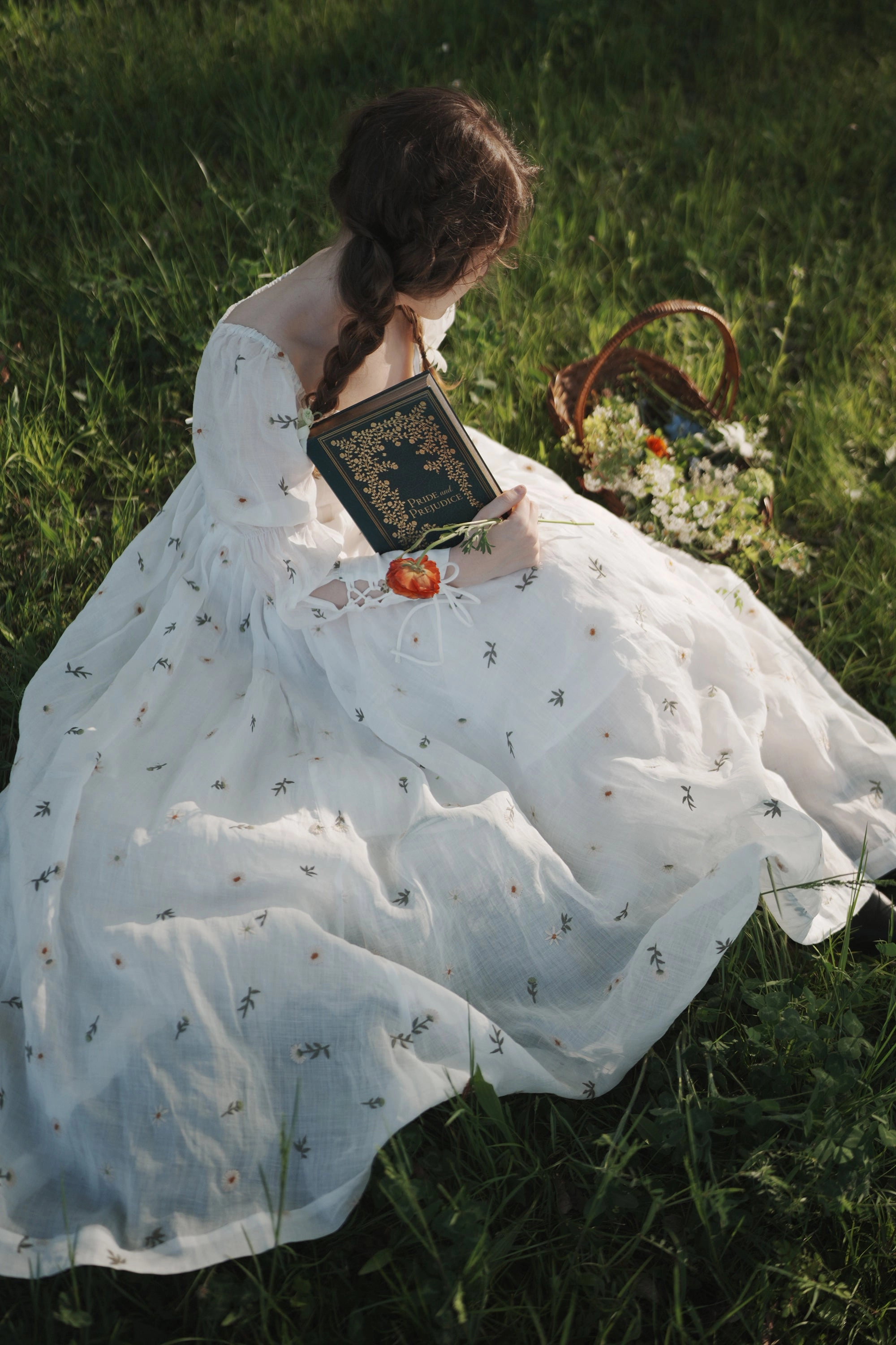 Phoenix 24 | Embroidery Daisy Linen Dress Ergonomic Articulation Evening Out