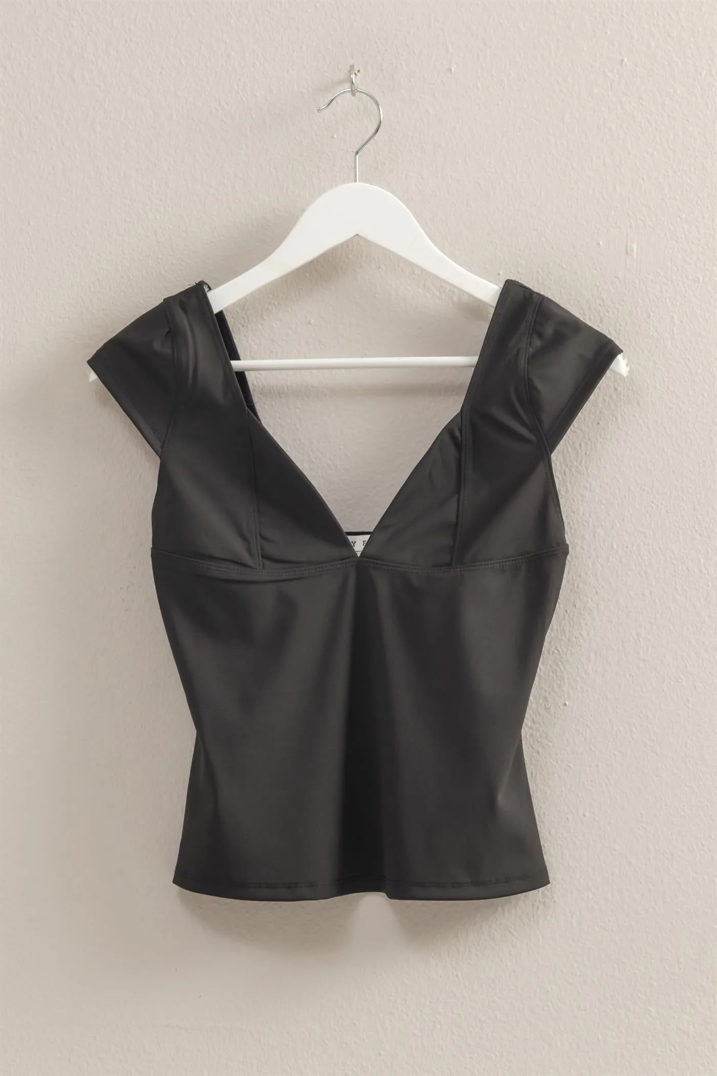 HF25A138-Sweetheart Neckline Cap Sleeve Knit Top