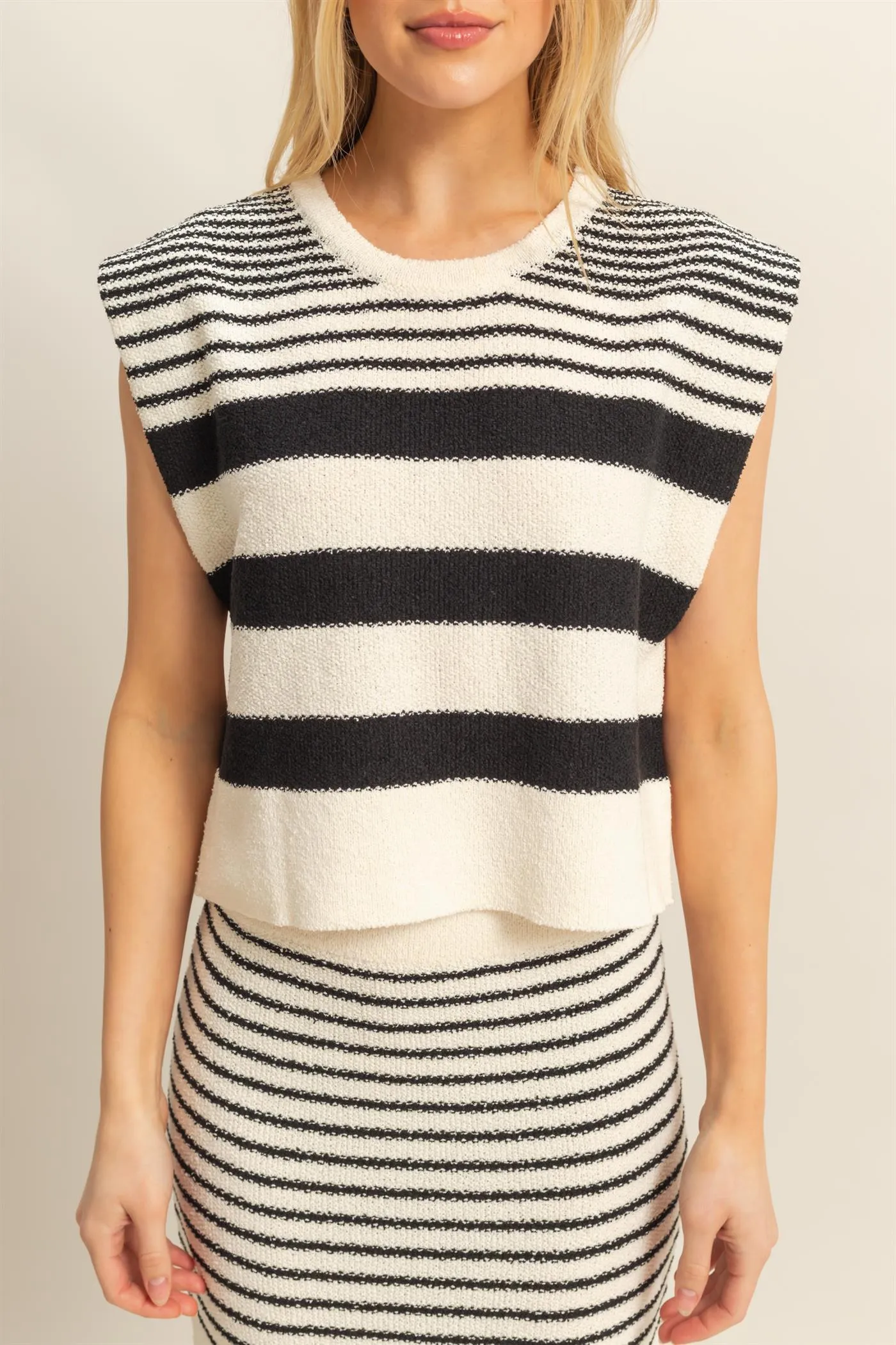 HF25E253-SET-Striped Knit Top And Skirt Set