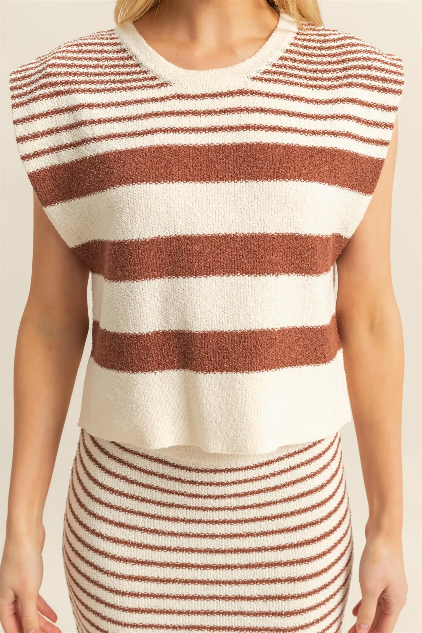 HF25E253-SET-Striped Knit Top And Skirt Set
