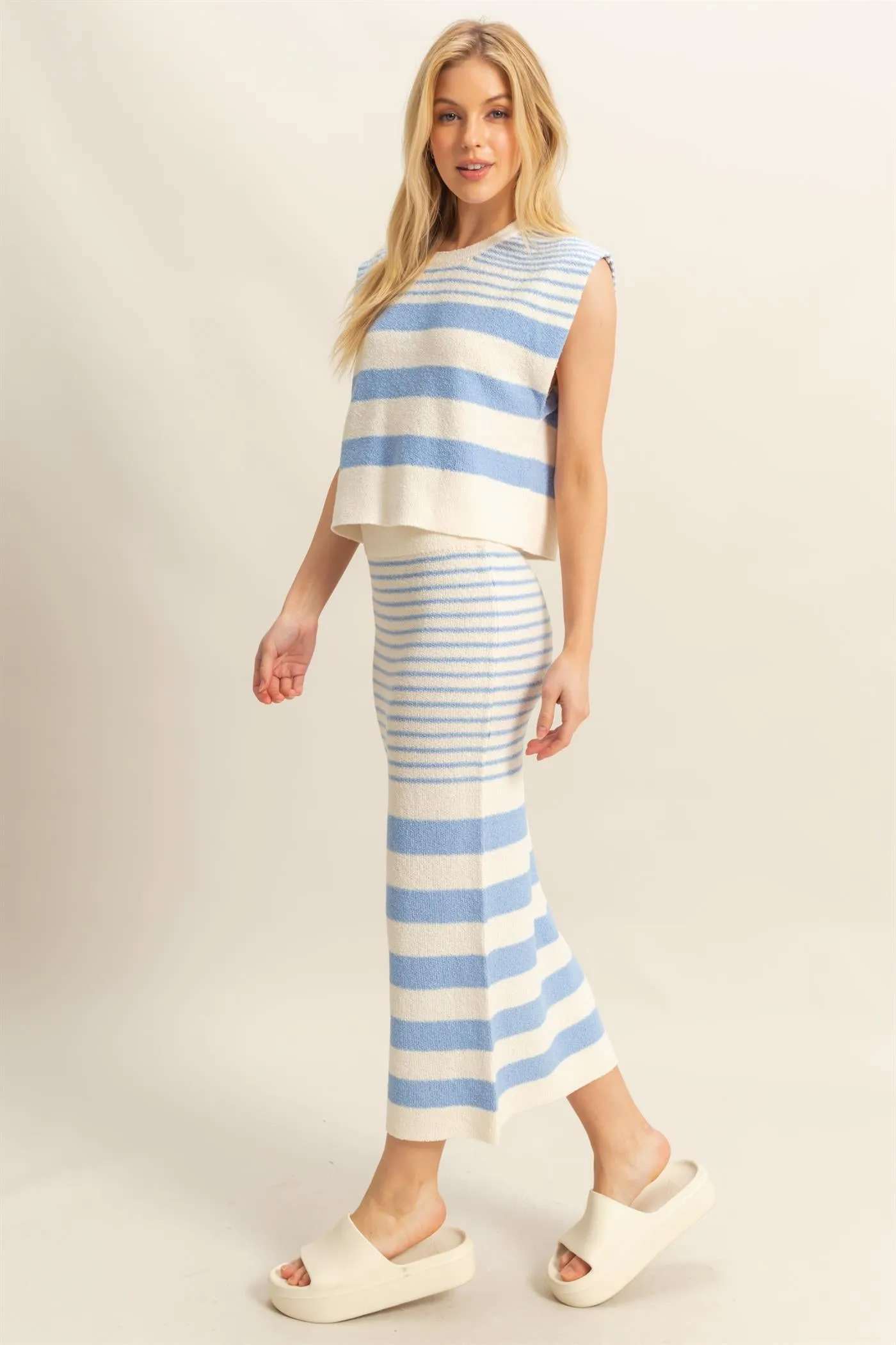 HF25E253-SET-Striped Knit Top And Skirt Set