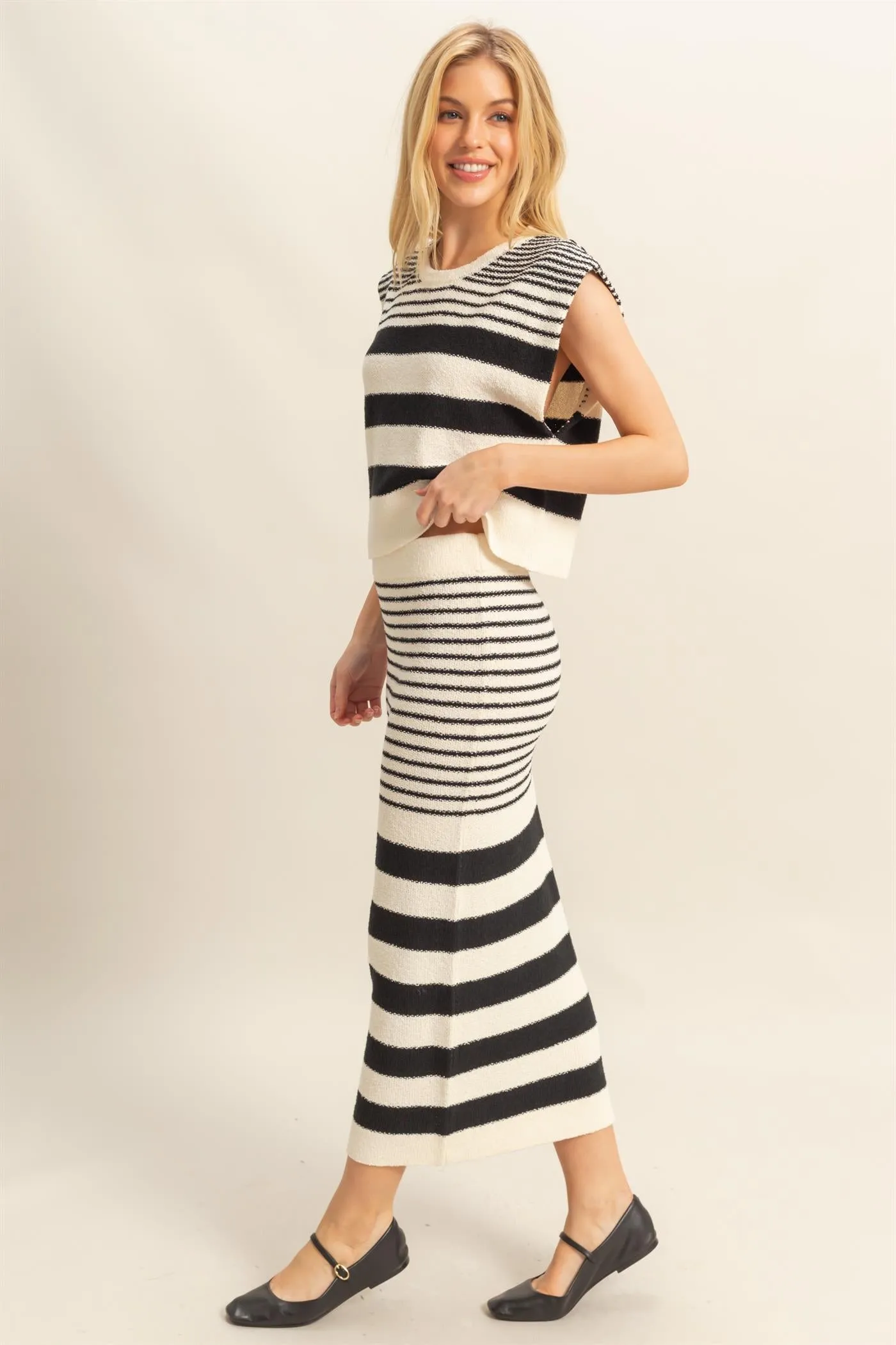 HF25E253-SET-Striped Knit Top And Skirt Set