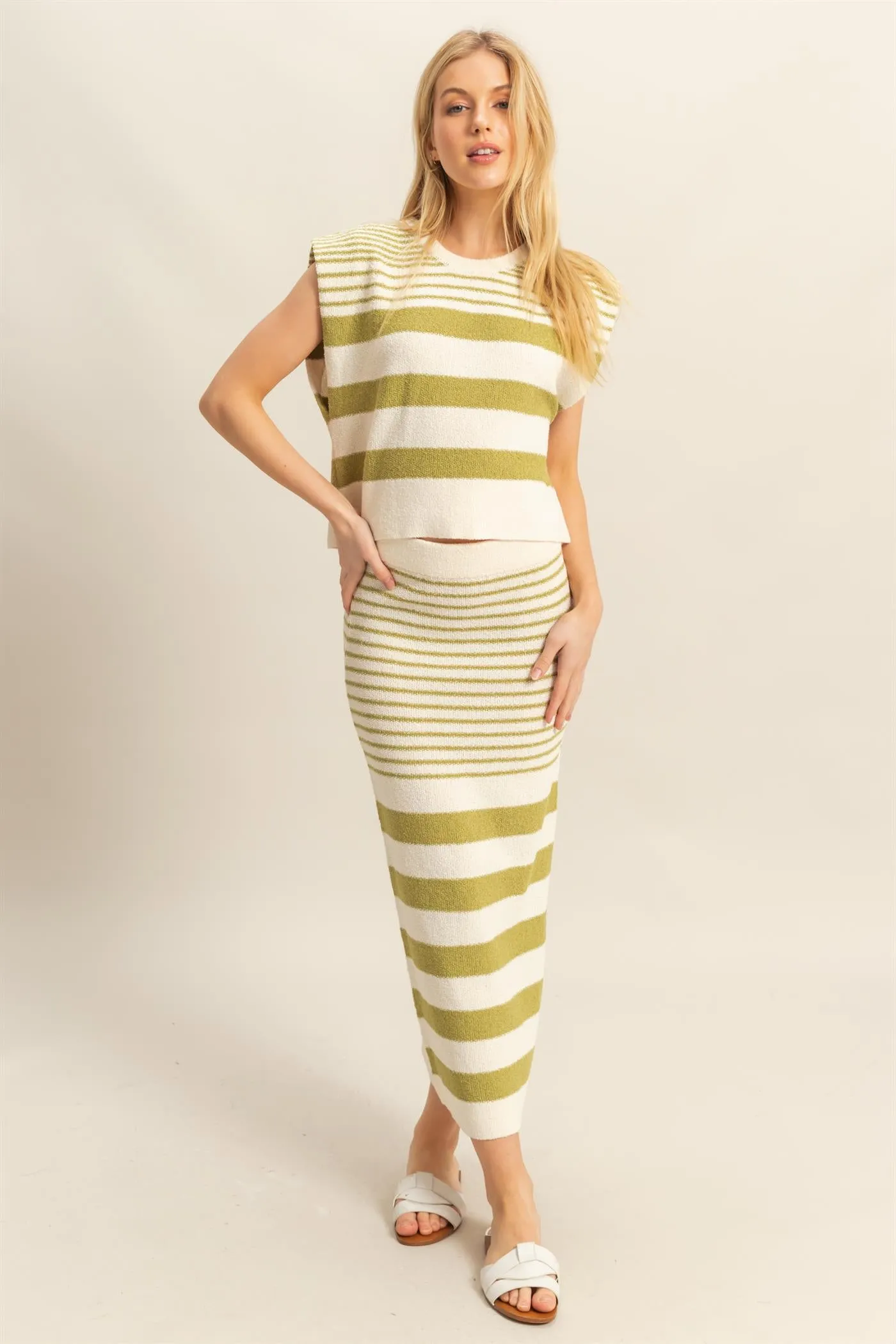 HF25E253-SET-Striped Knit Top And Skirt Set