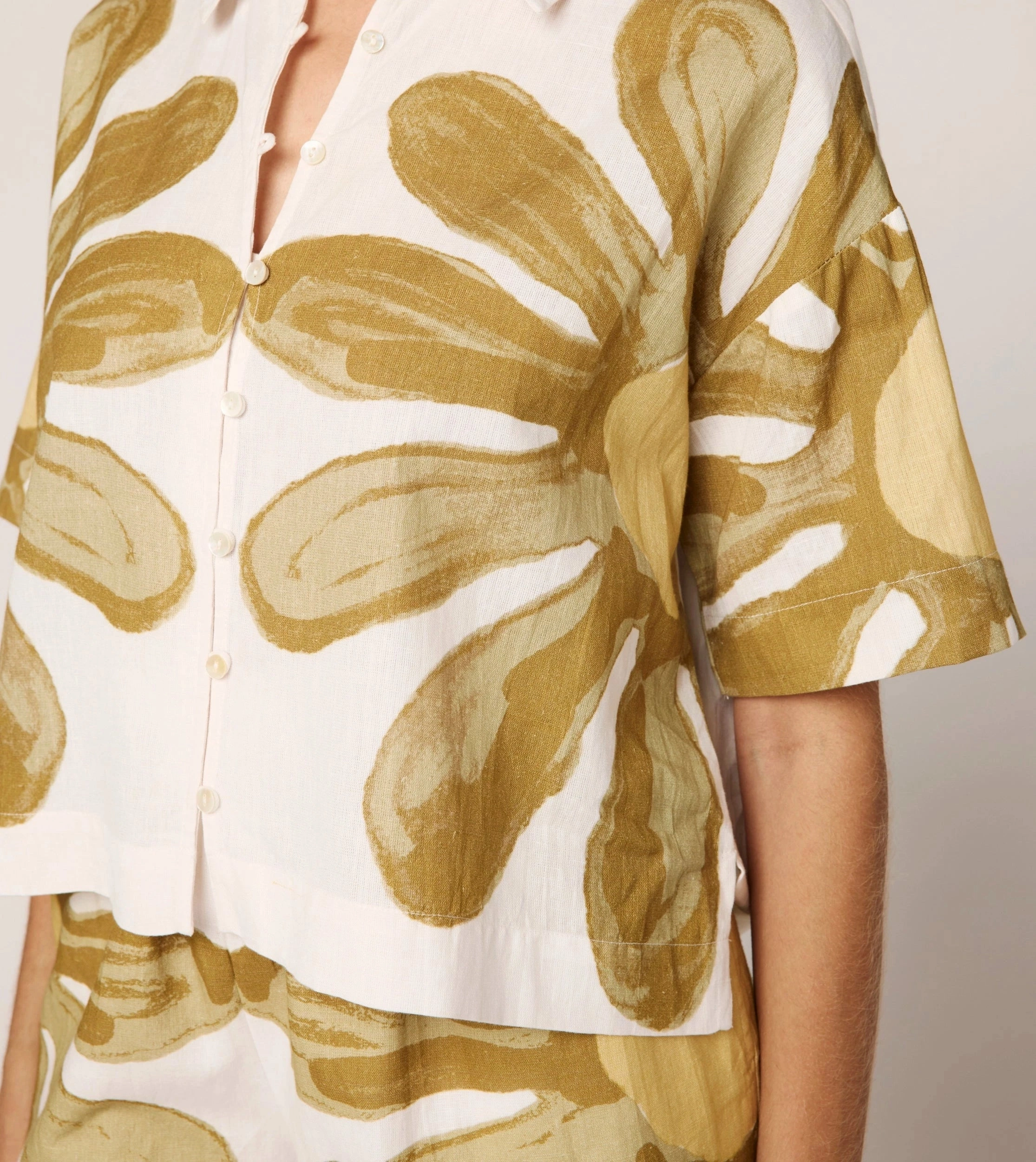 Hidden Pocket BondedSeamTechnology Marie Blouse | Floral Placed Print