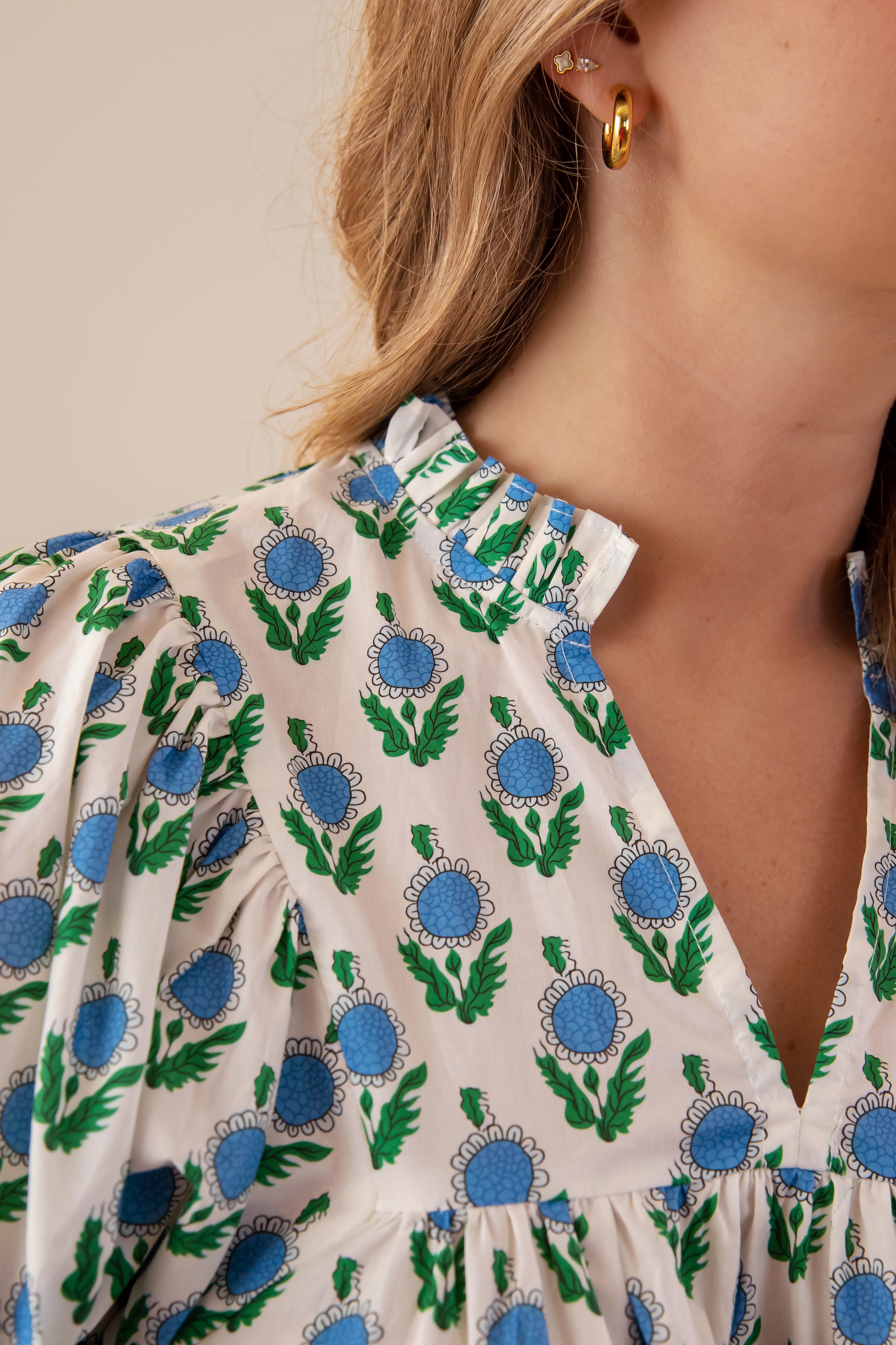 In My Hands Blouse HiddenZipper CompressionTechnology