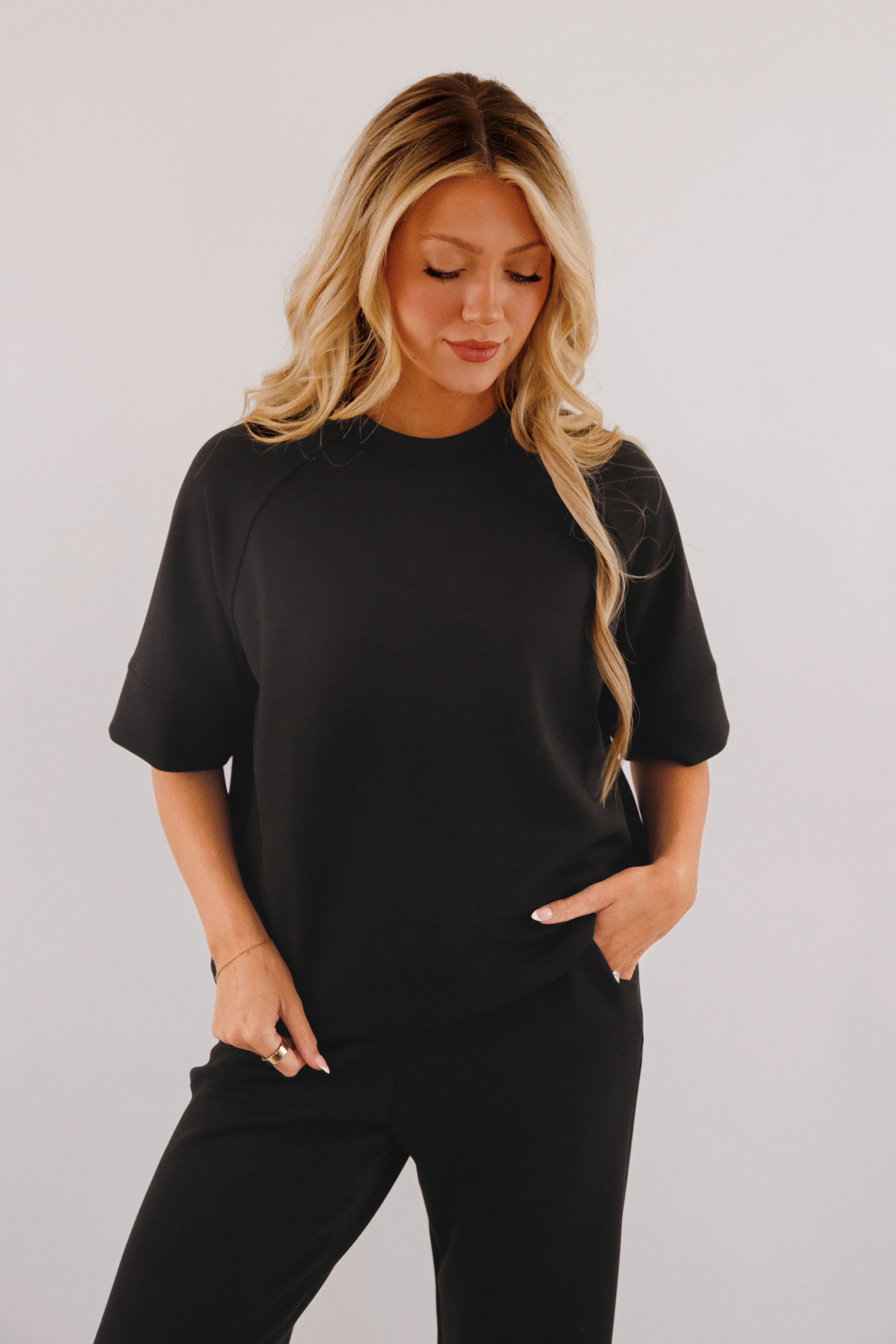 Wrinkle Resistant Weave Anti Pilling Treatment All The Energy Short Sleeve Pullover-Black