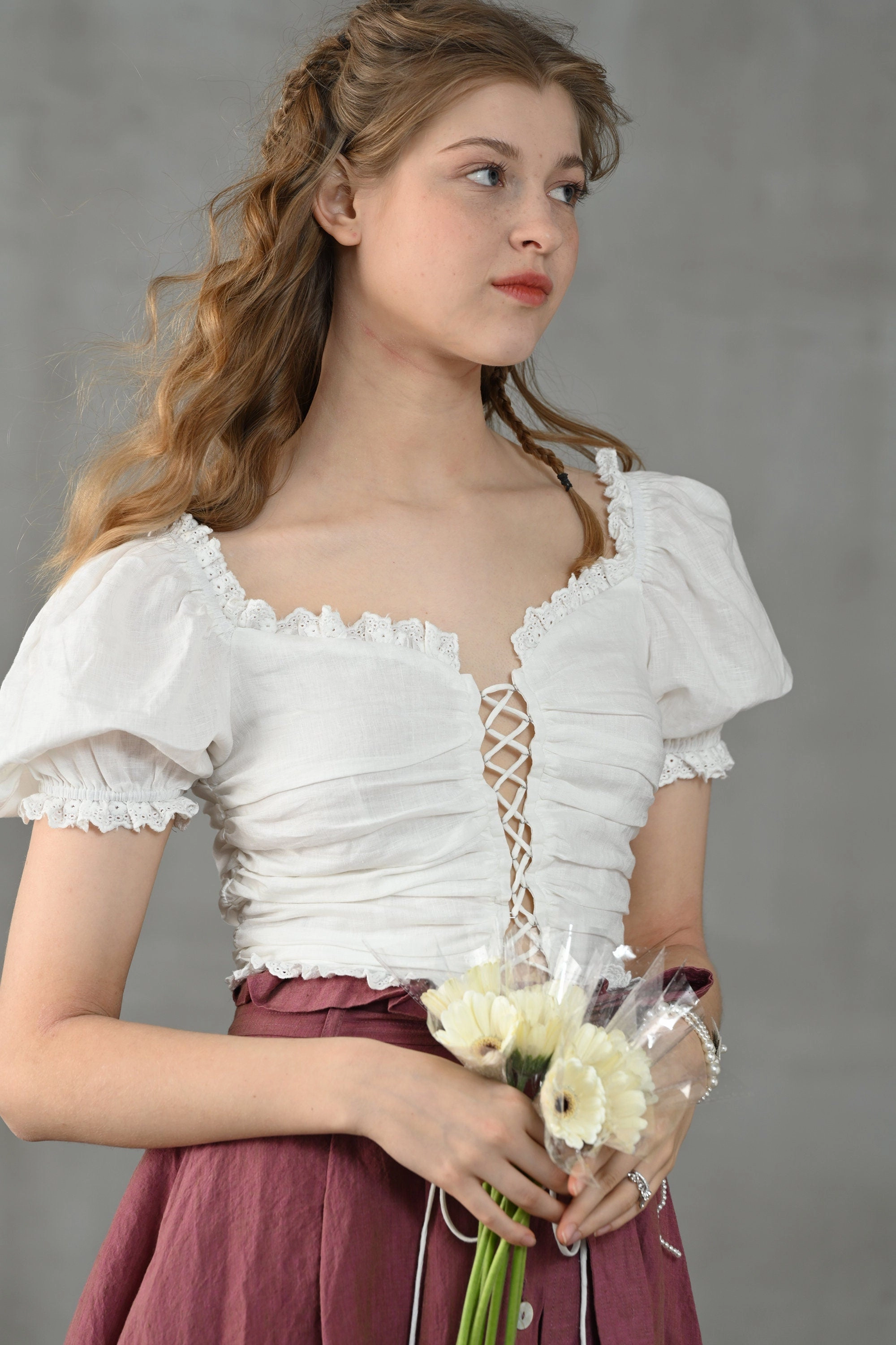 Non Irritating Collar Jasmine 31 | lace-up white linen blouse