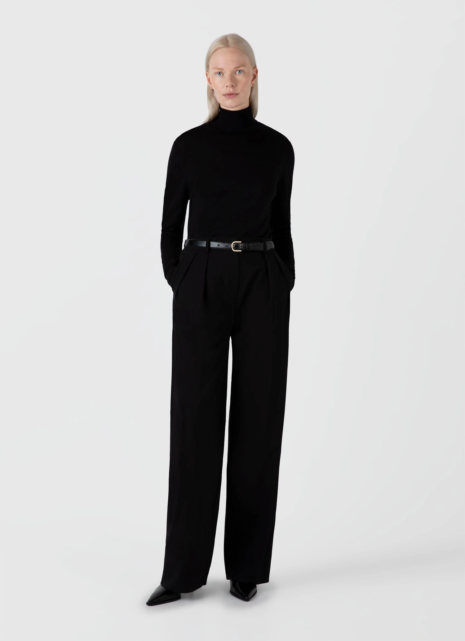 Relaxed Crew Neck Weekend Classic Women's Merino Silk Roll Neck Jumper in Black