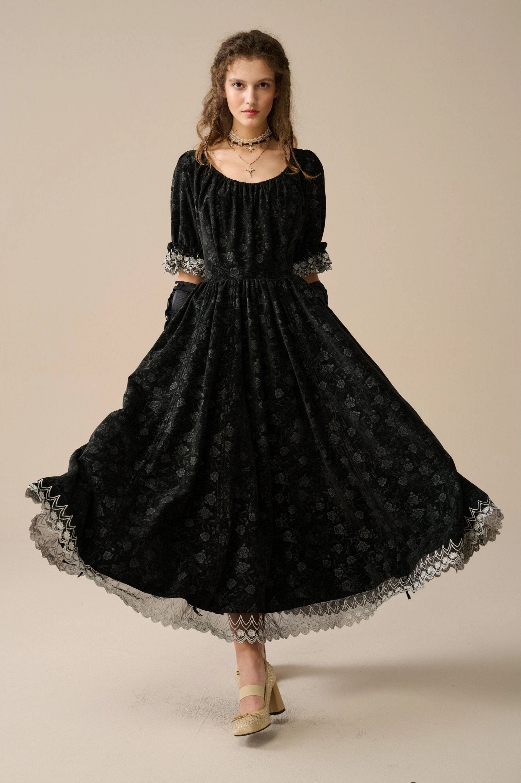 Elowen 27 | Lace velvet dress gown ( 2 way to wear ) Windproof Construction
