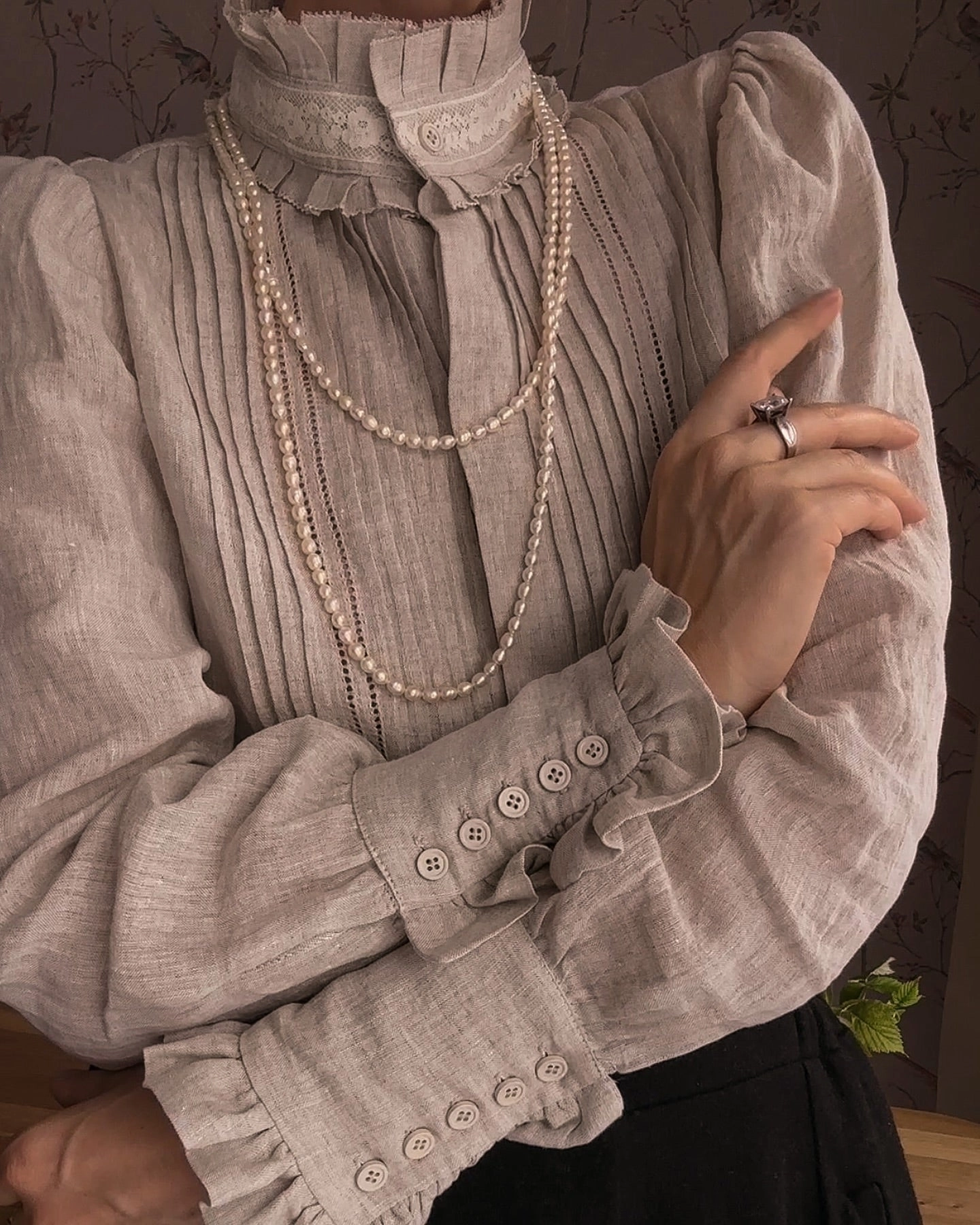 Sharon 21 |pintucked luxury linen shirt blouse AntiStatic Lining City Walking Style