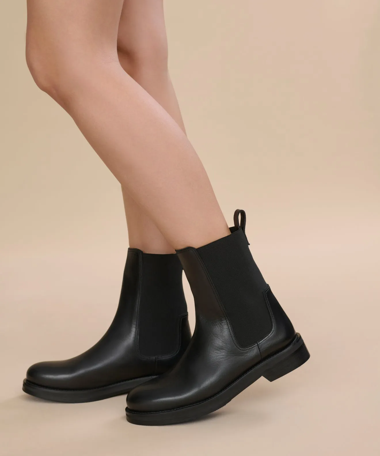 Curved Hemline Leather Alden Boot