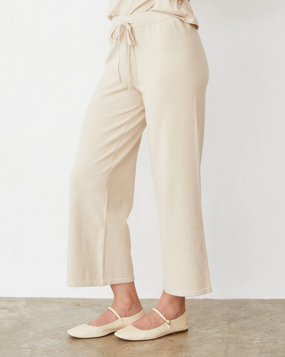 Low Profile Waistband Casual Performance Fit Light Soft Knit Crop Lounge Pant