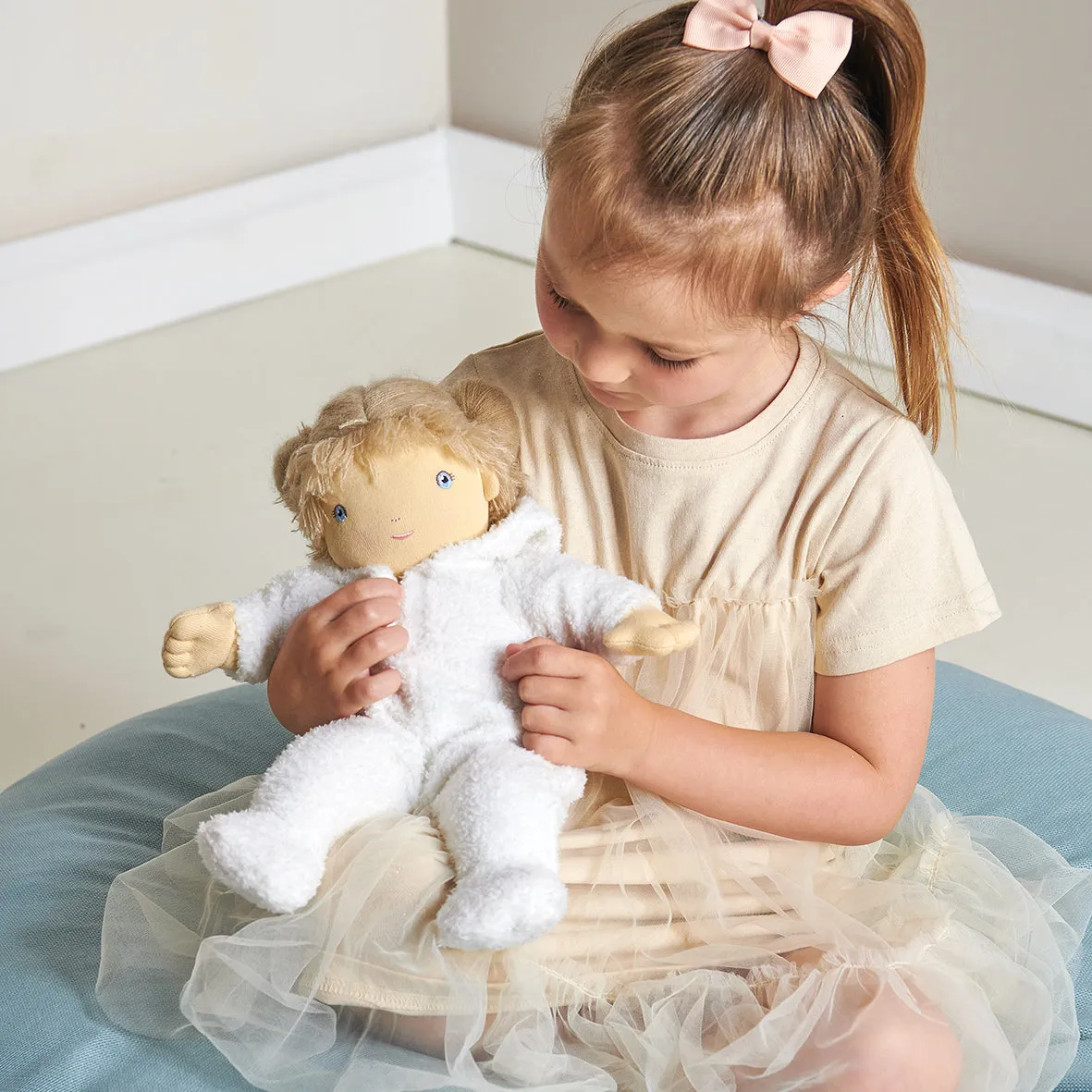 Lilli Caring Bundle (Lilli Doll, Pram, Dolly Bed)