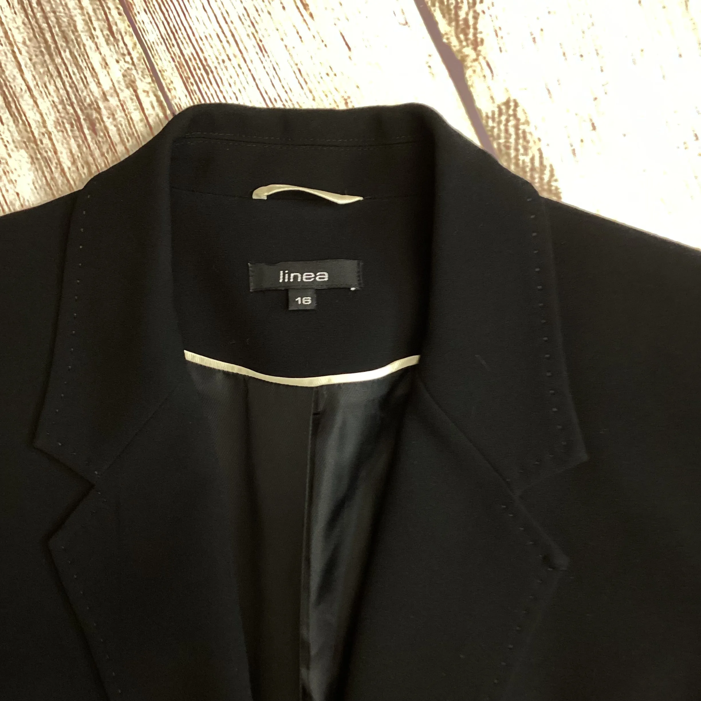Linea Black Smart Blazer Size 16