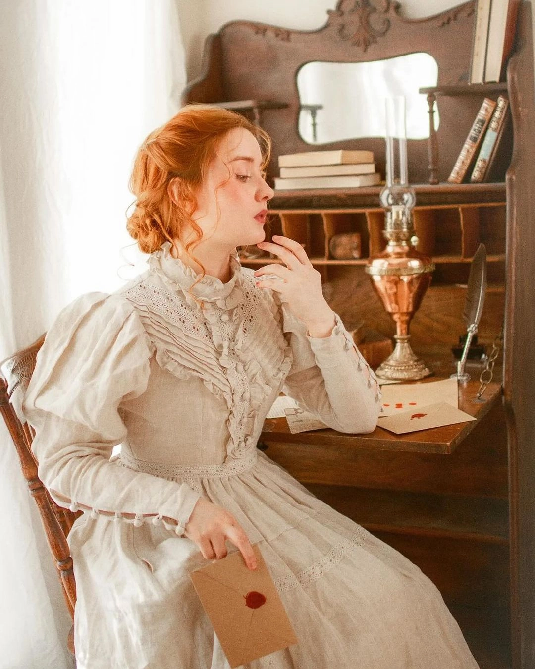 MARY 18 | VINTAGE LINEN DRESS GOWN Daily Commute