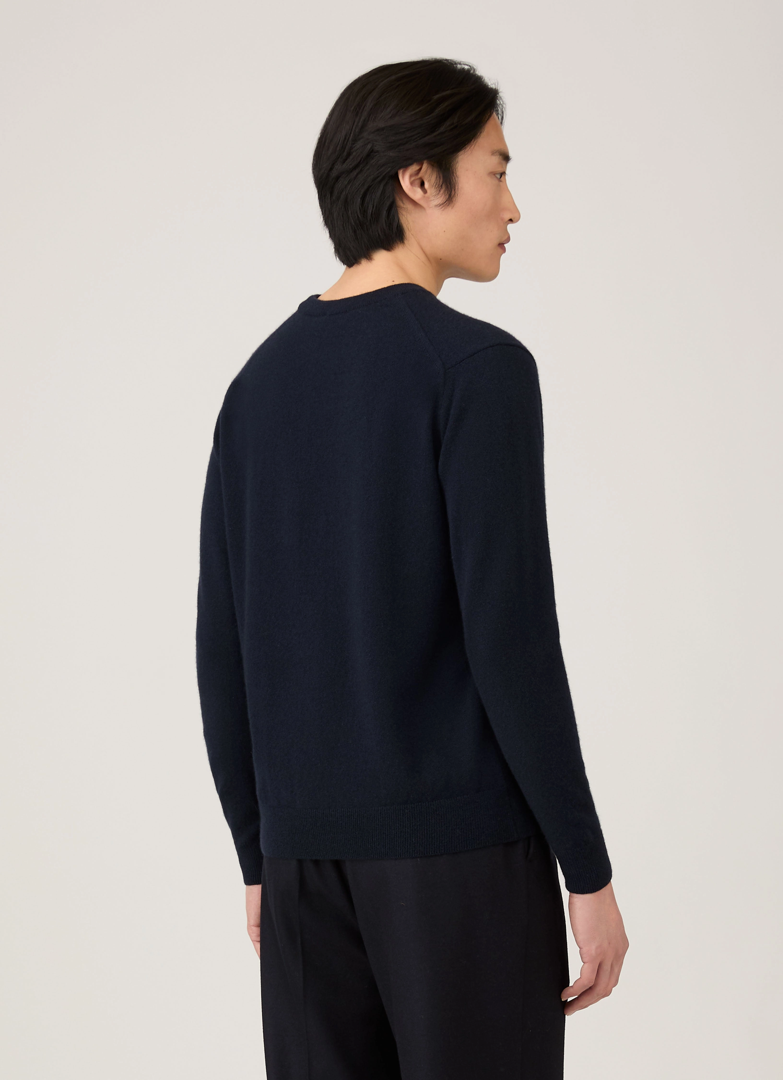 Minimal Shrinkage Men's Cashmere Crew Neck Jumper in Navy