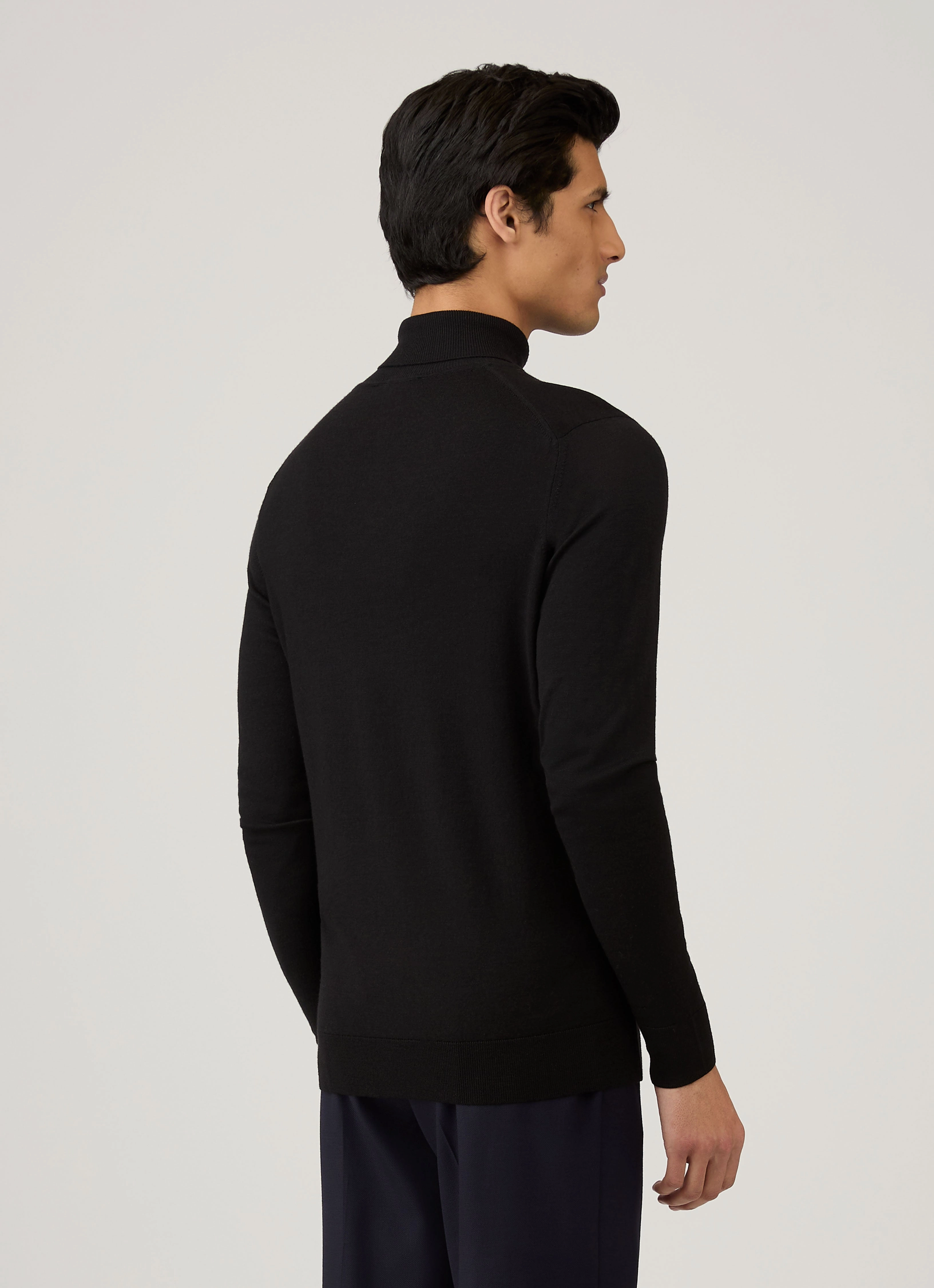 Men's Extra-Fine Merino Roll Neck in Black Stylish Comfort