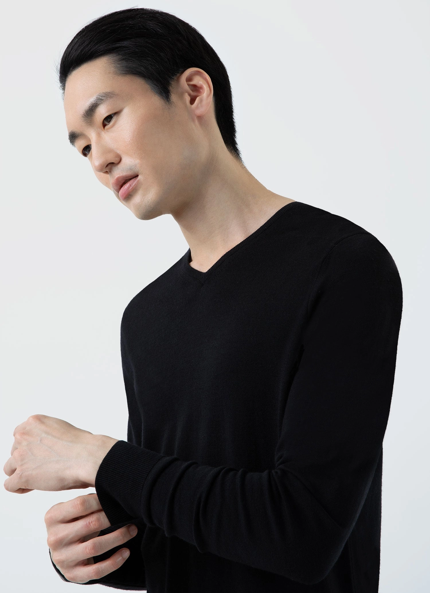 Men's Extra-Fine Merino V-neck in Black Minimal Comfort Winter Wardrobe