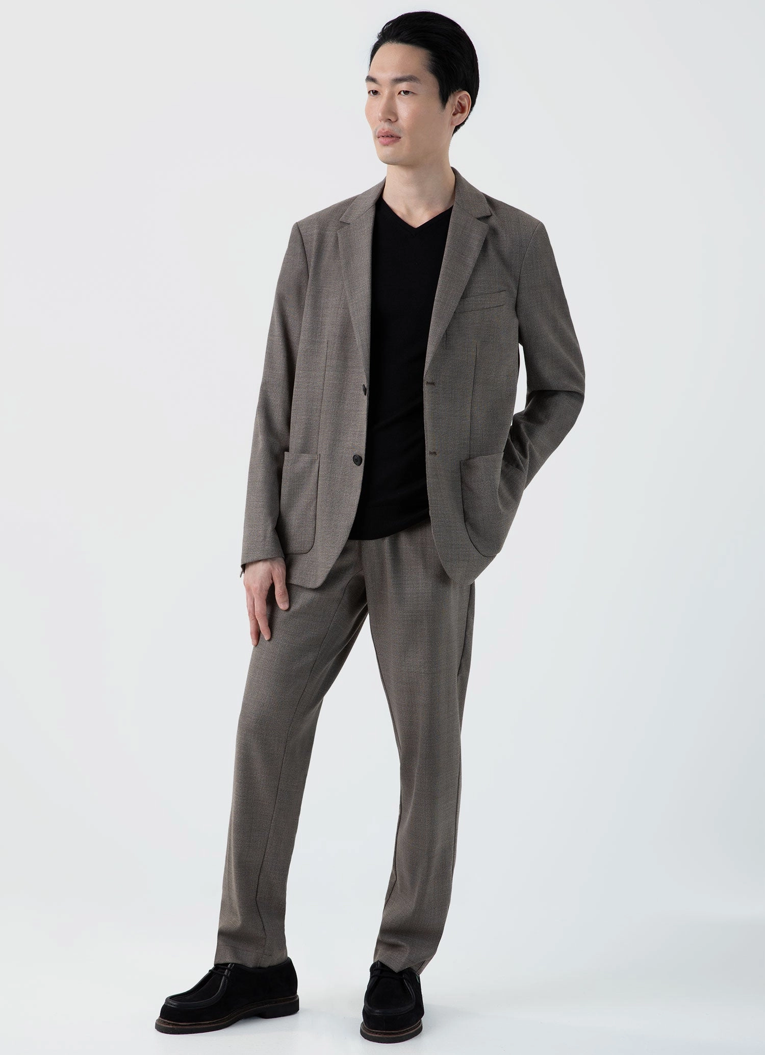 Organic Cotton Blend Durable Stitchwork Men's Extra-Fine Merino V-neck in Black