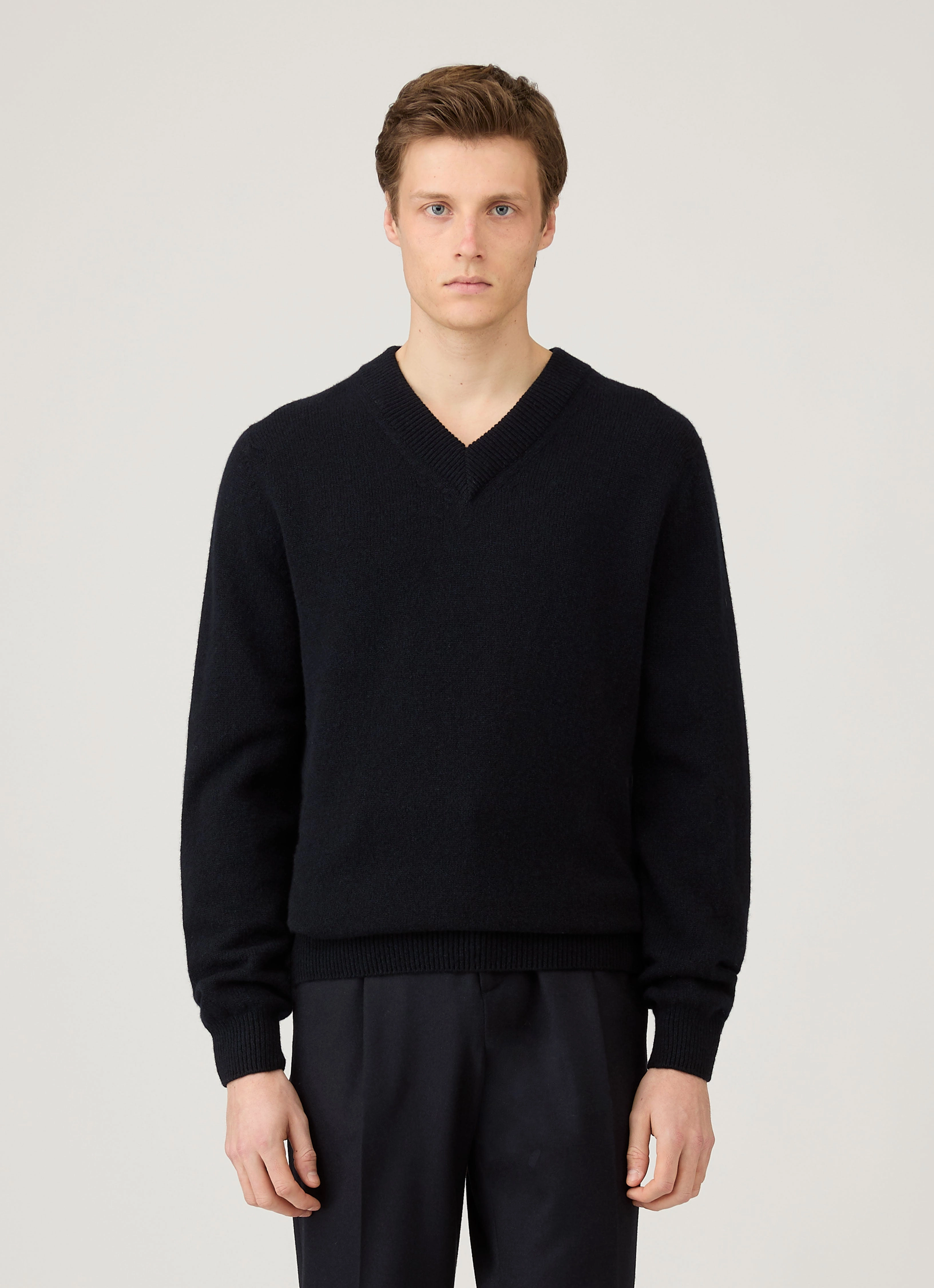 Snug feel Men's Lambswool V-neck Jumper in Dark Navy Mouline