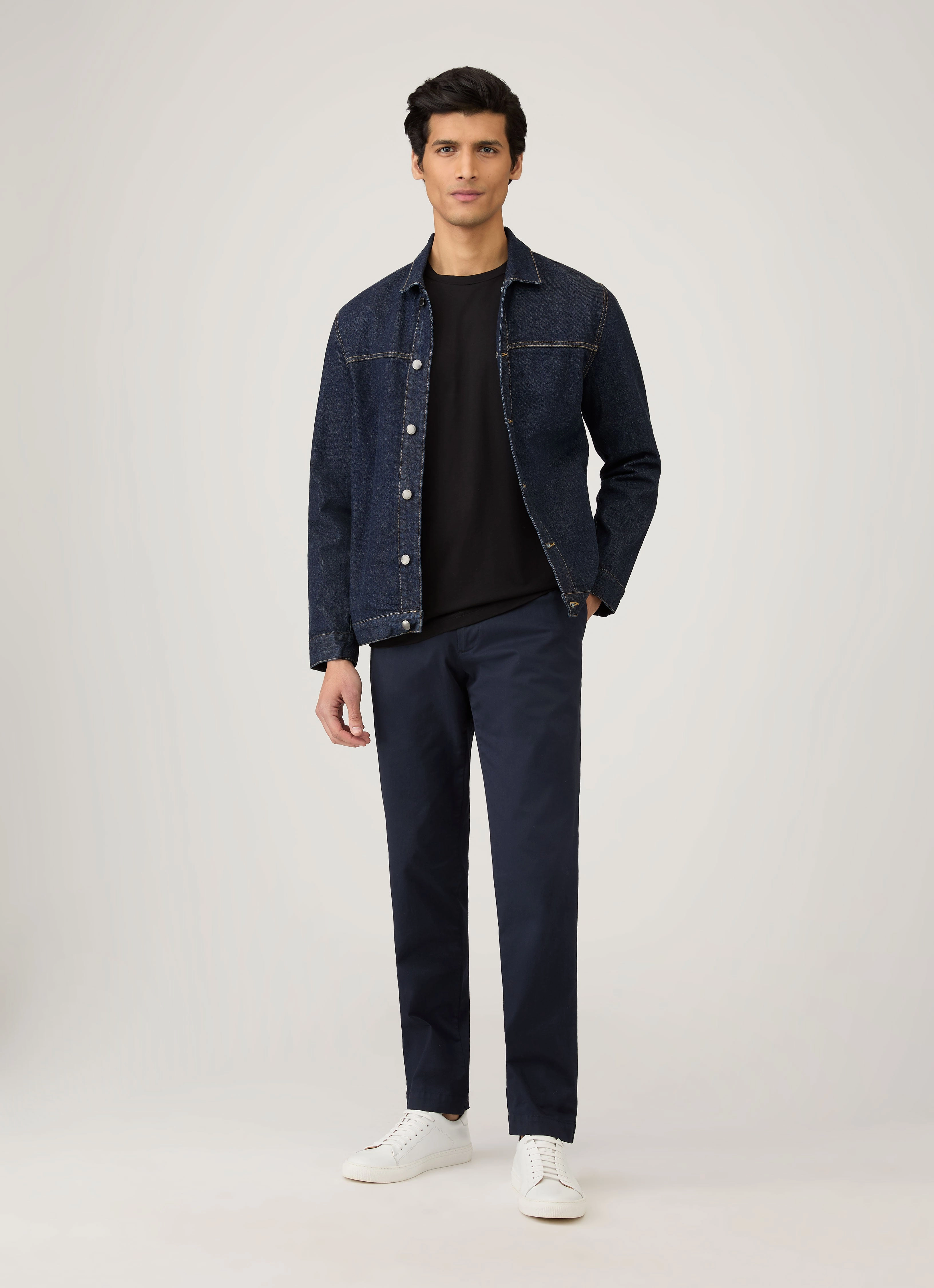 sporty and comfortable Men's Long Sleeve Riviera T-shirt in Black