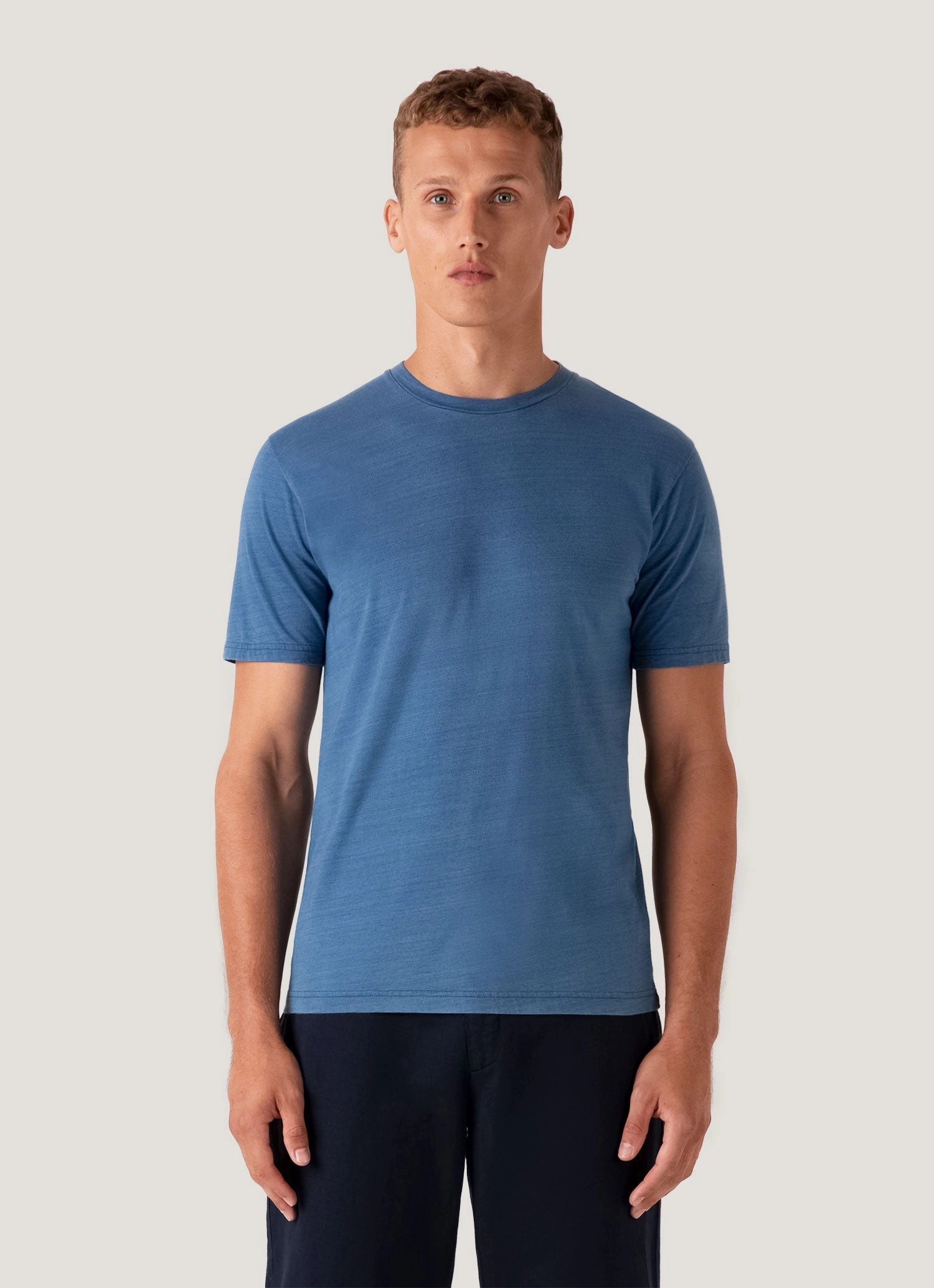 Comfy Look Minimalist Comfort Men's Riviera Midweight T-shirt in Mid Indigo Wash