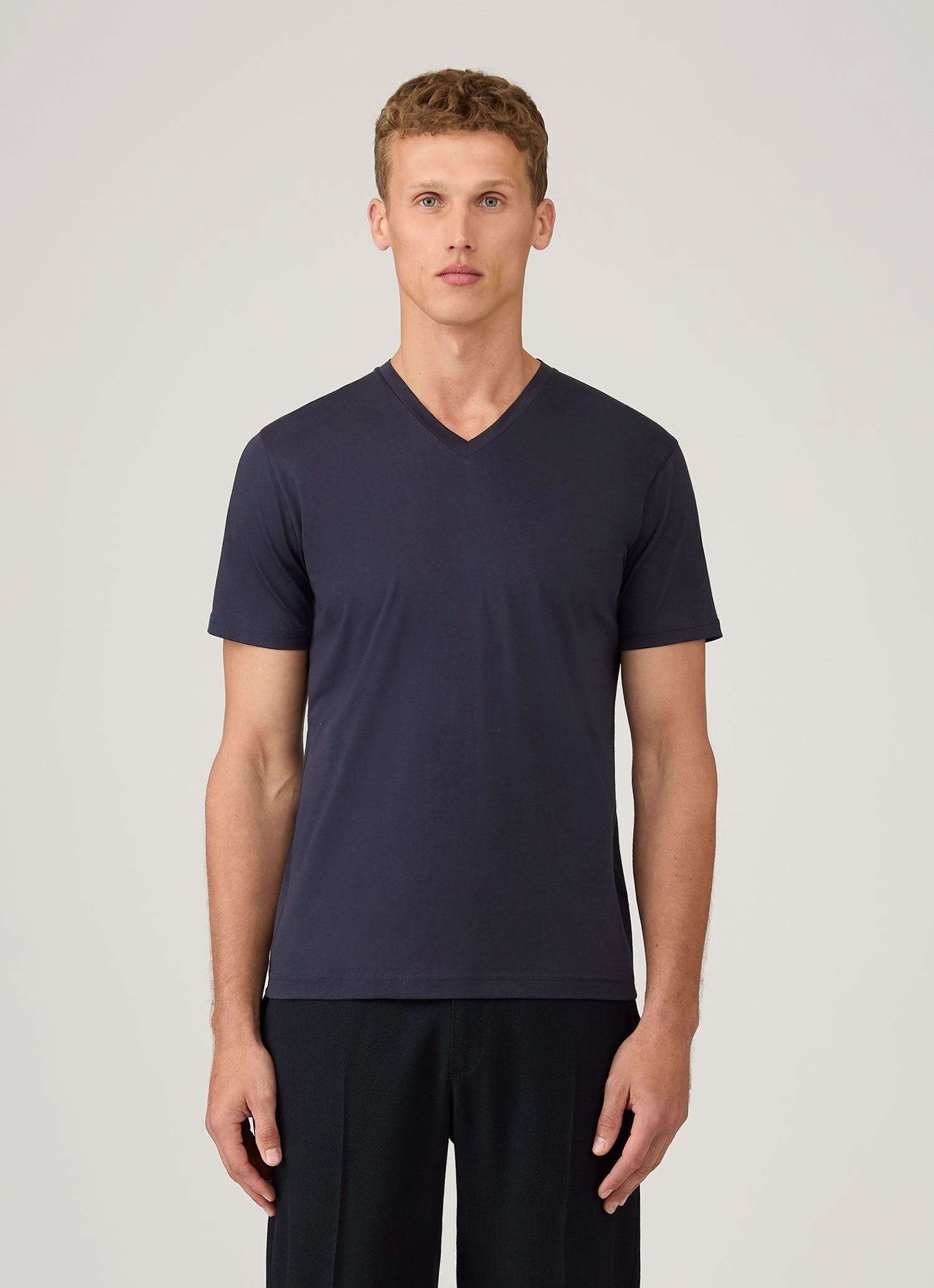 Urban Trend Look Bold Look Men's Riviera V-neck T-shirt in Navy