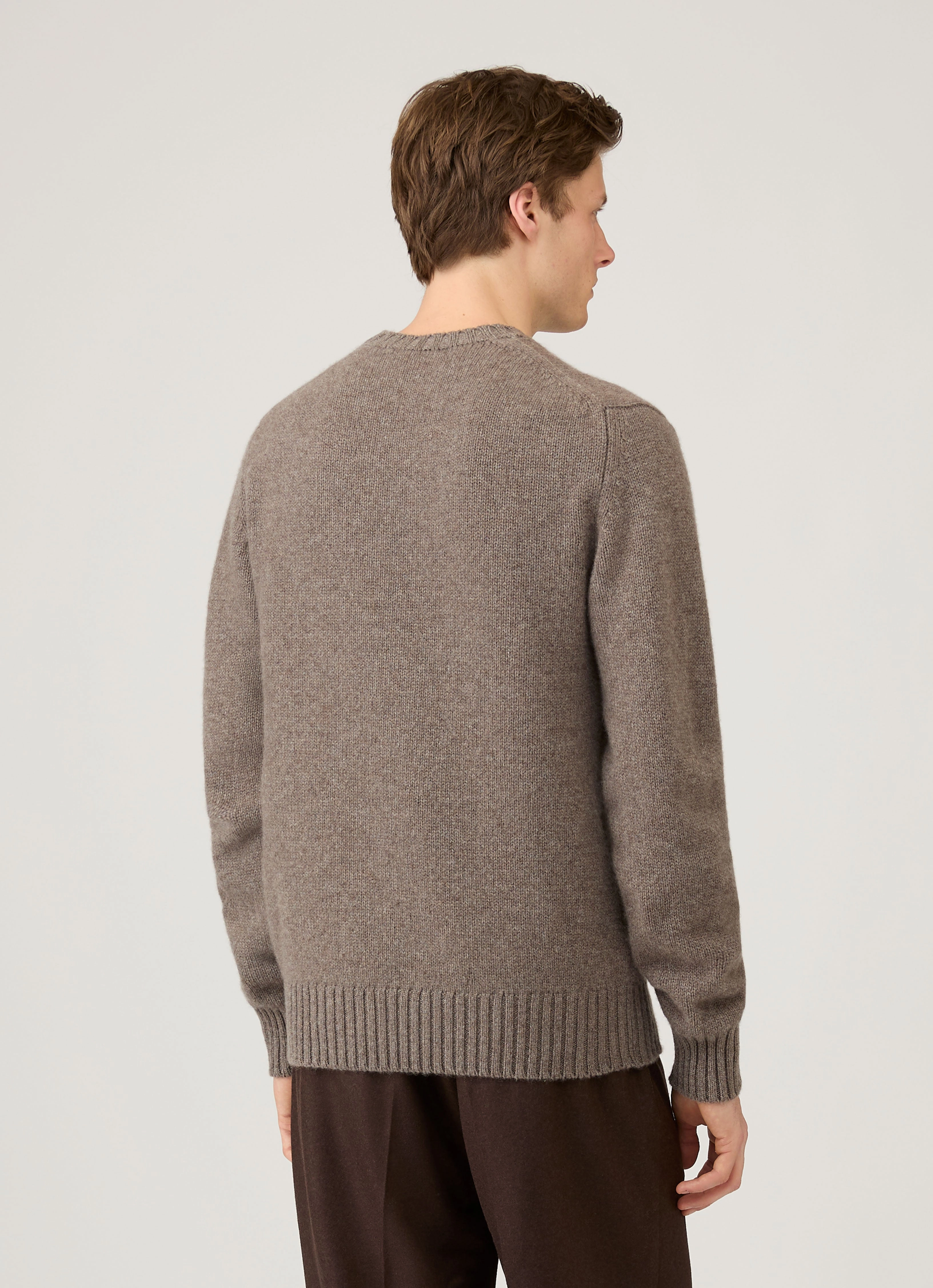 Men's Roxburgh Cashmere Jumper in Bark Soft Ribbed Texture