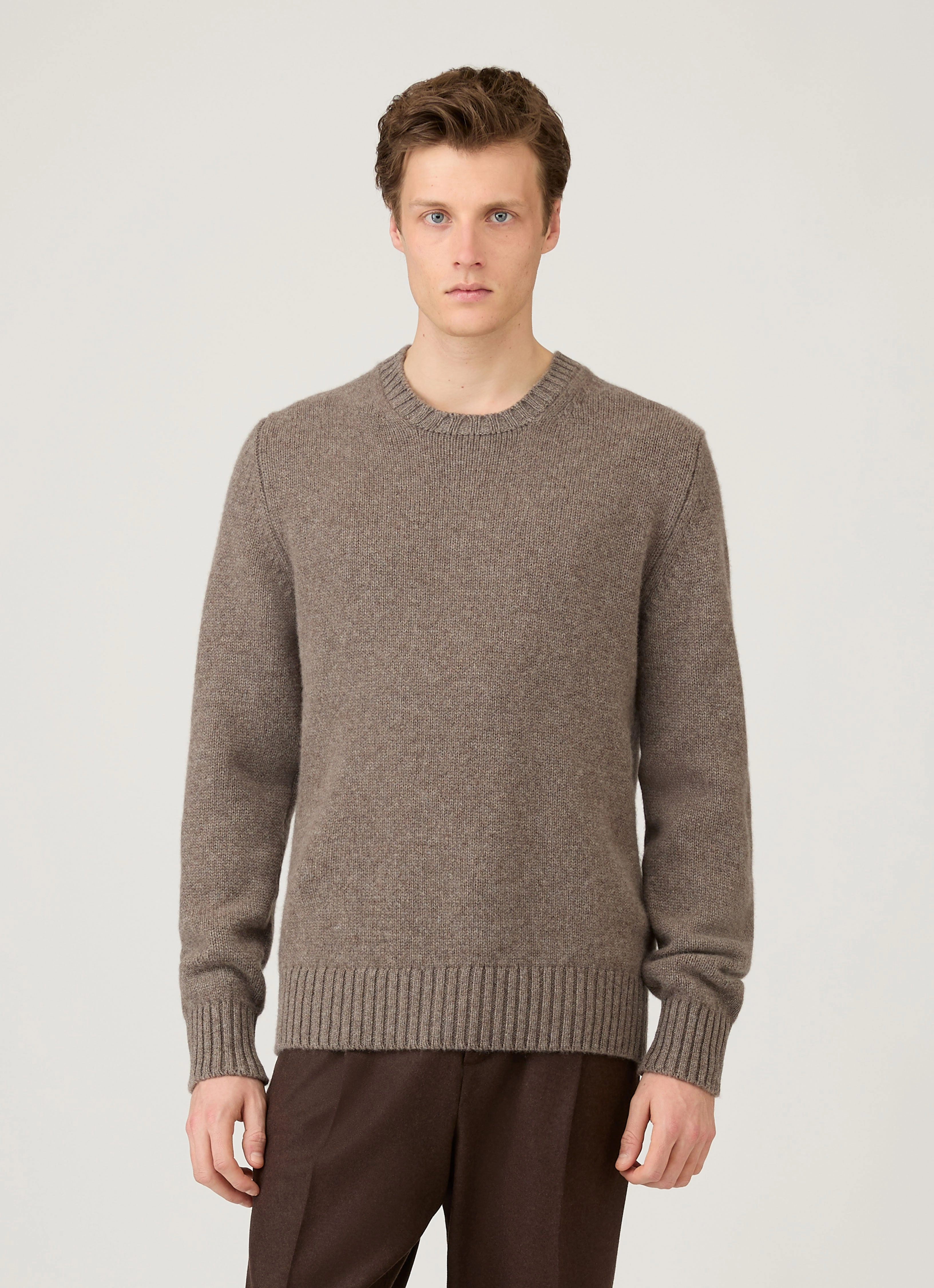 Minimal Comforted Men's Roxburgh Cashmere Jumper in Bark