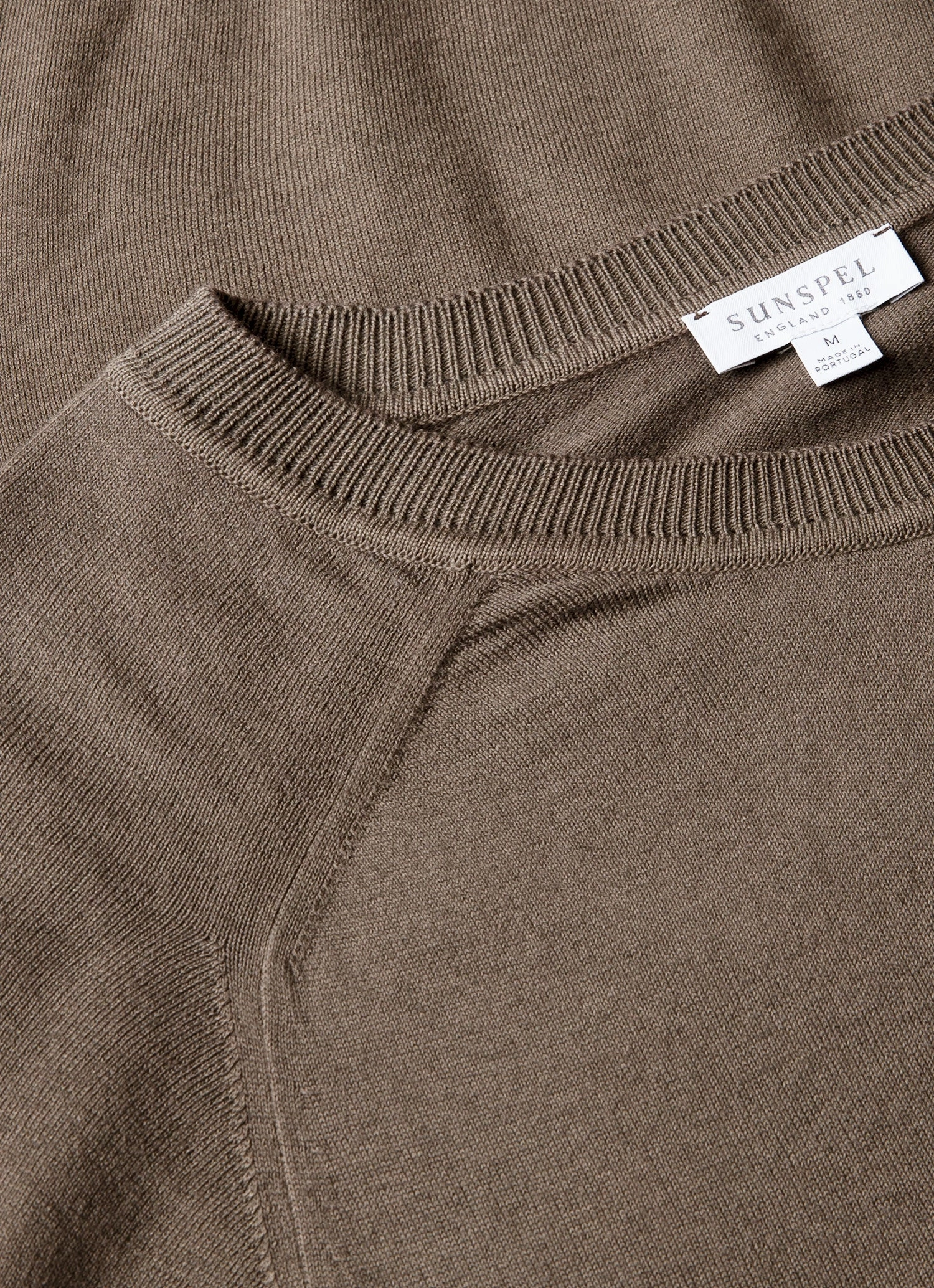 Lightweight Knit hypoallergenic material Men's Sea Island Cashmere Crew Neck Jumper in Bark