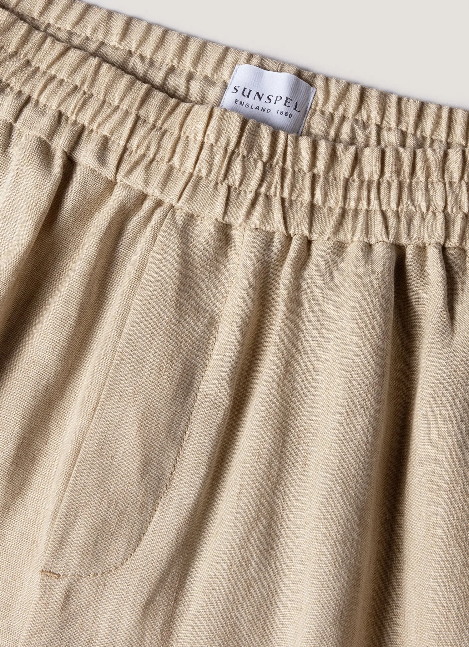 Men's Linen Drawstring Short in Light Sand belt