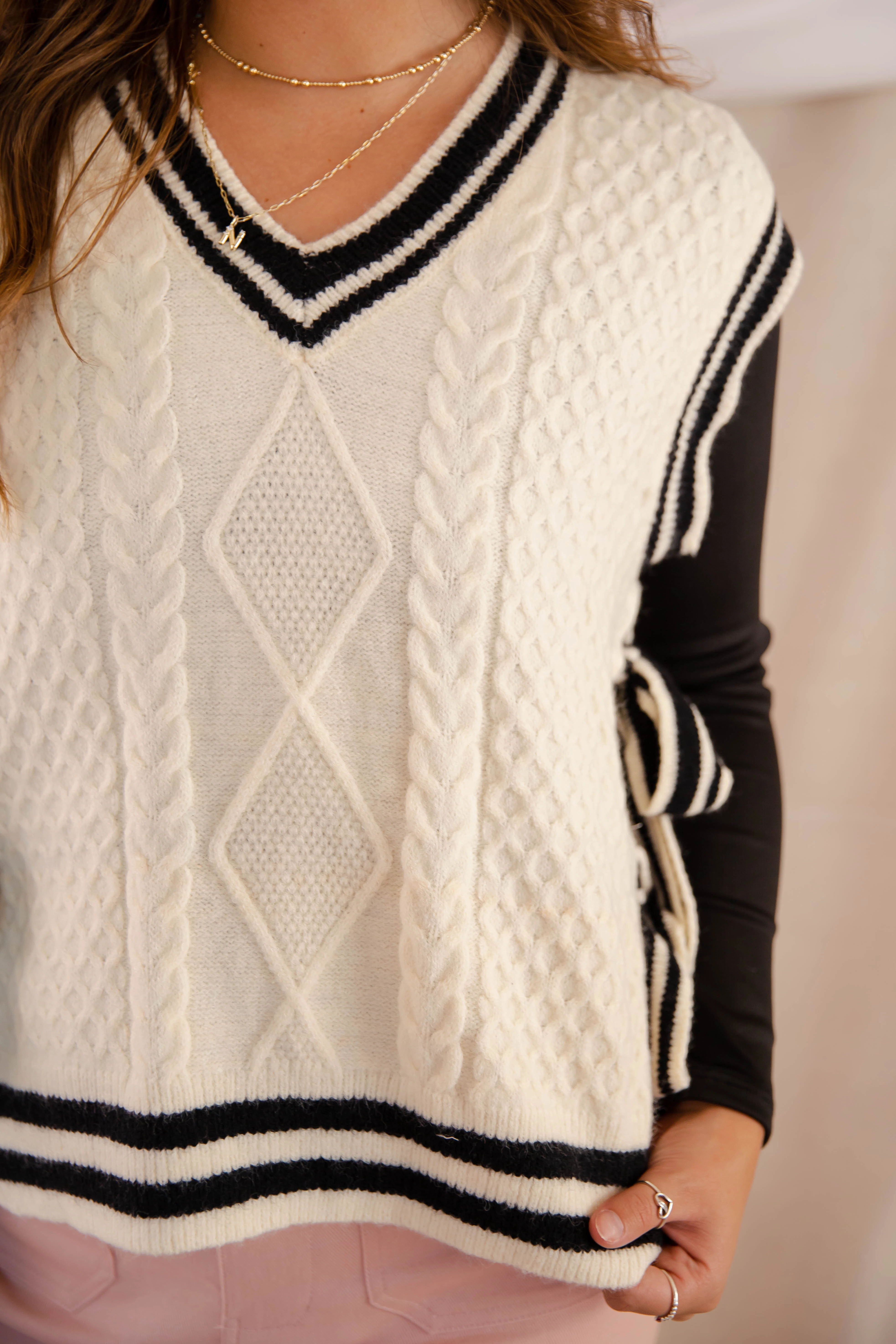 Truth Or Dare Sweater Vest-Black High Collar Protection Design Wear Resistant Fabric