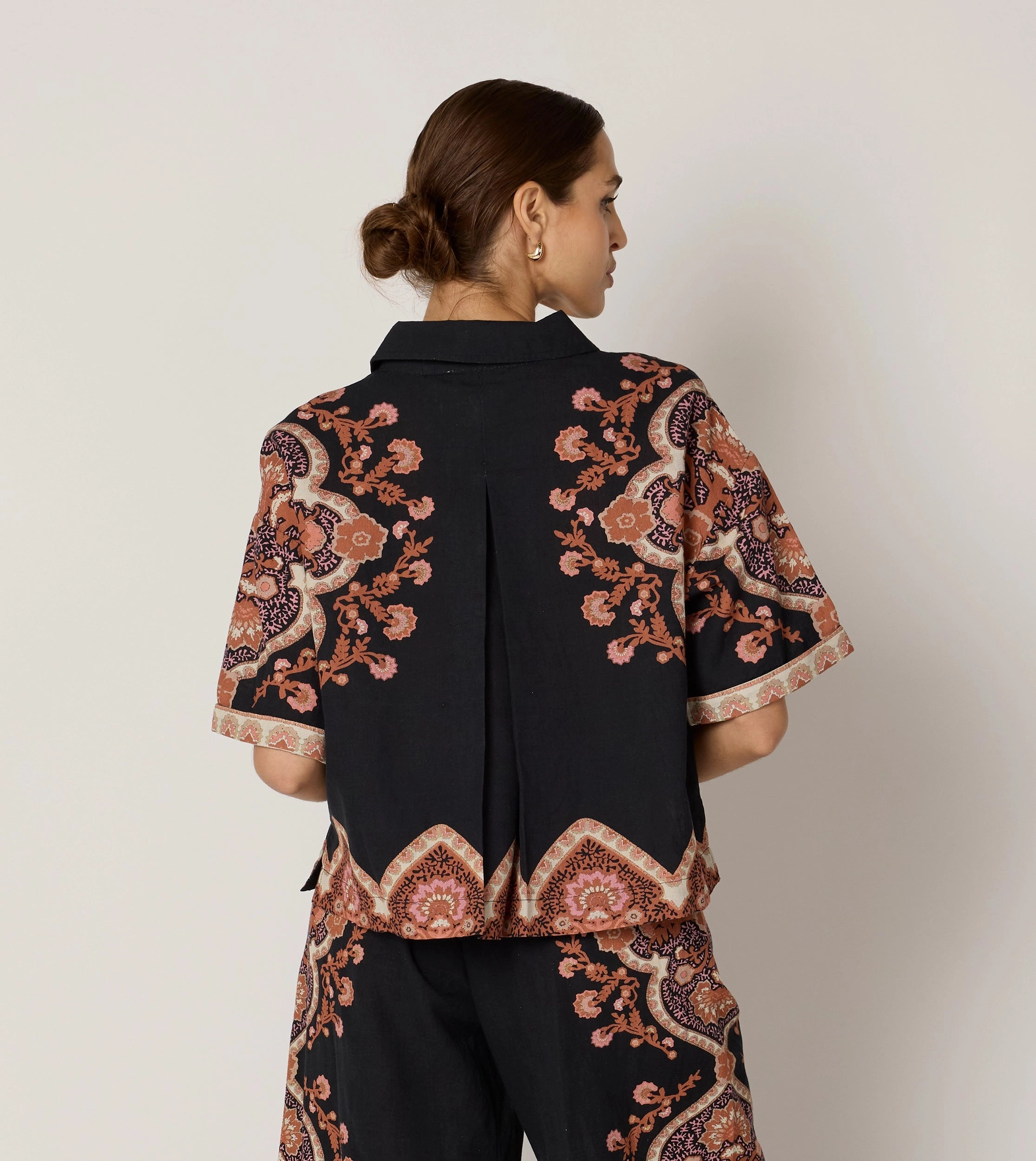 NonIrritating Seams Jeni Blouse | Dark Lagos