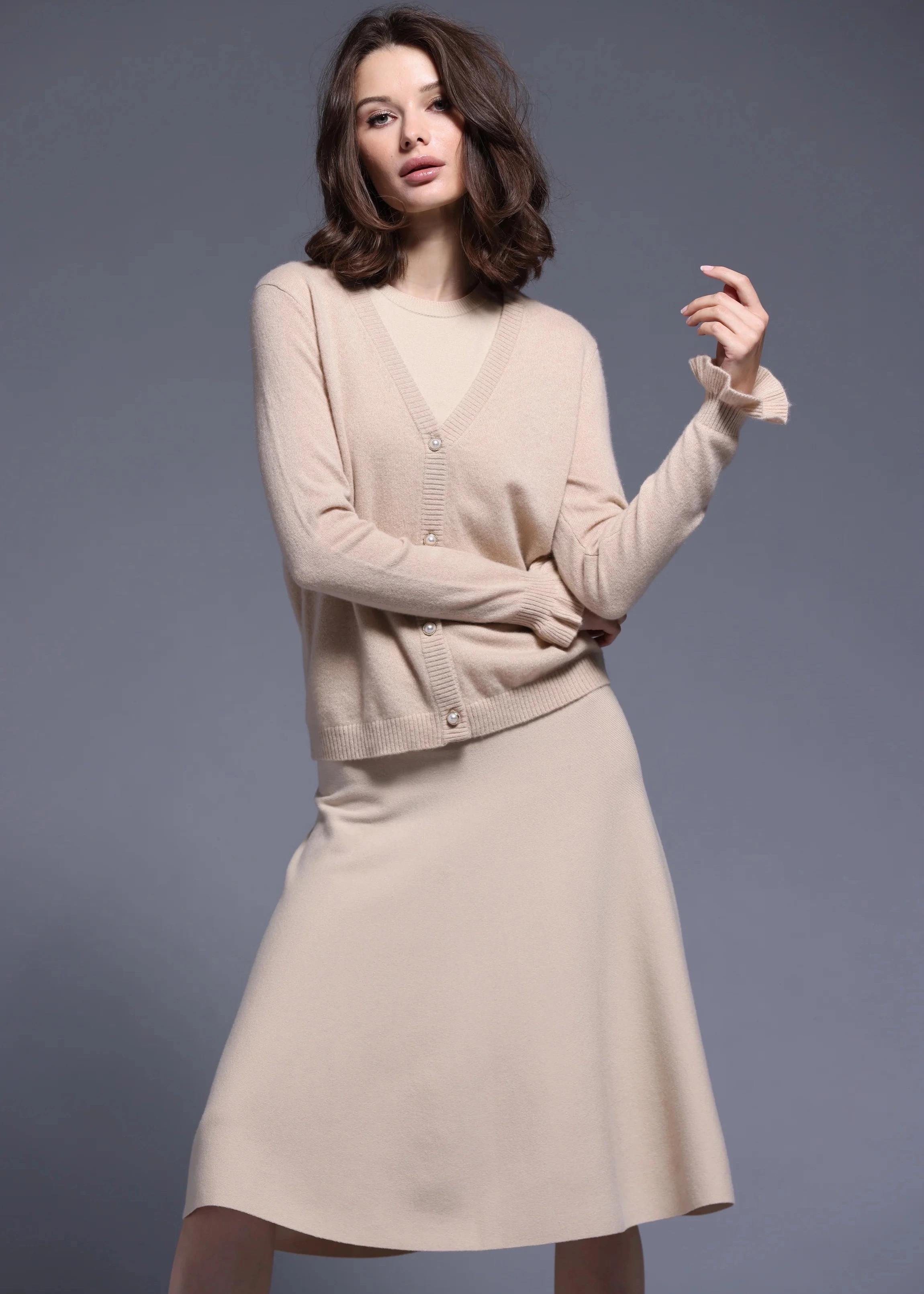 Casual Comfort Fit Anti Static Treatment Minnie Rose Cashmere V Neck Ruffle Cardi White