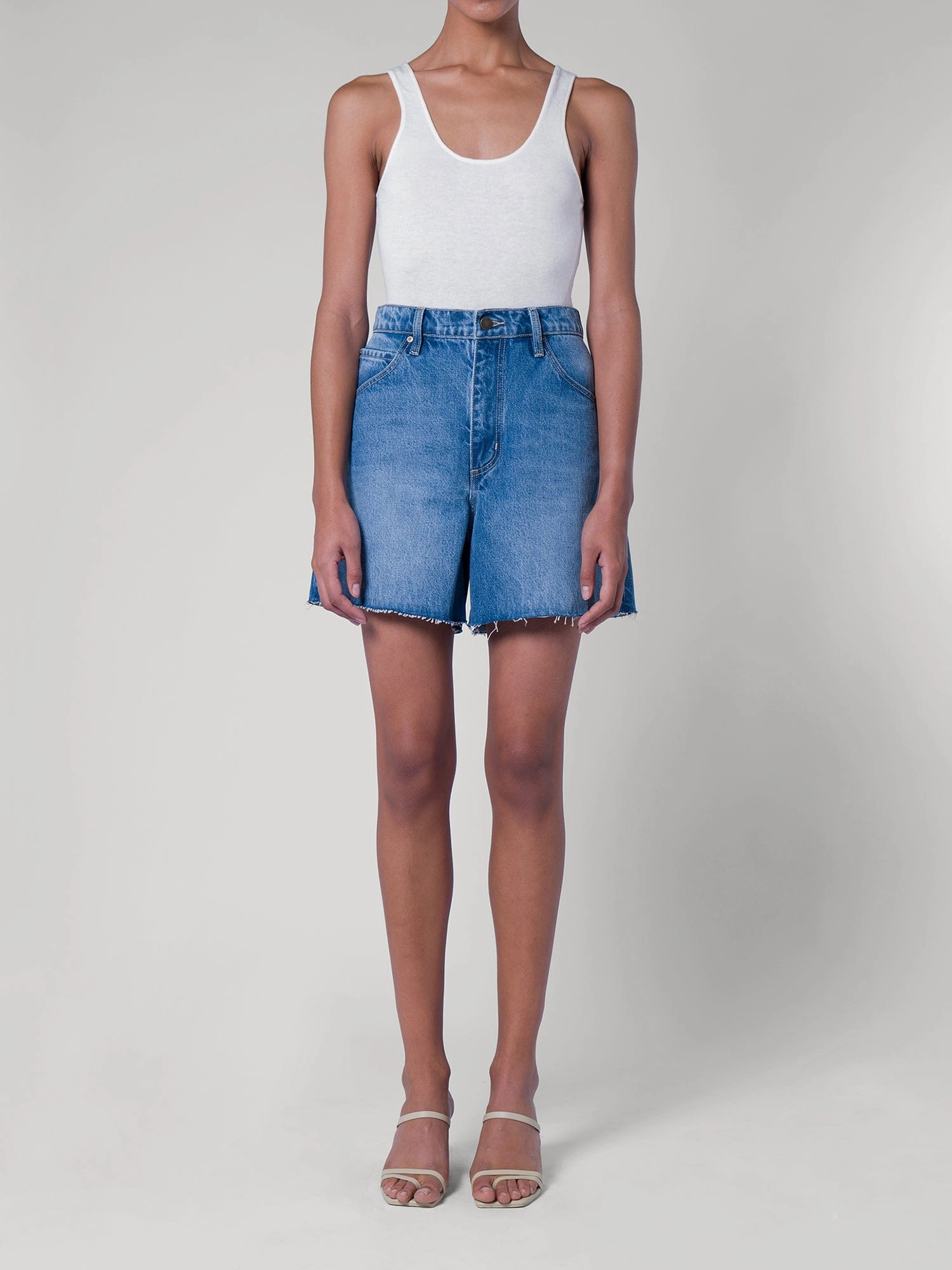 Mira Short Glorious snap closure Outdoor Essentials