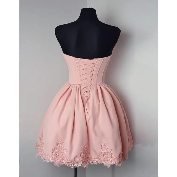 Modern Satin Sweetheart Neckline A-line Homecoming Dresses With Appliques HD207