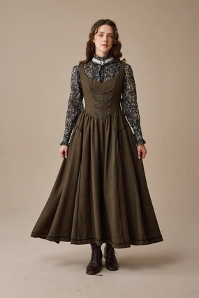 Multi Pocket Configuration Thistle 26 |Wool corset dress with Metal Chain Thistle 26 |Wool corset dress with Metal Chain 360?? Visibility Quick Release Buckle Mechanism