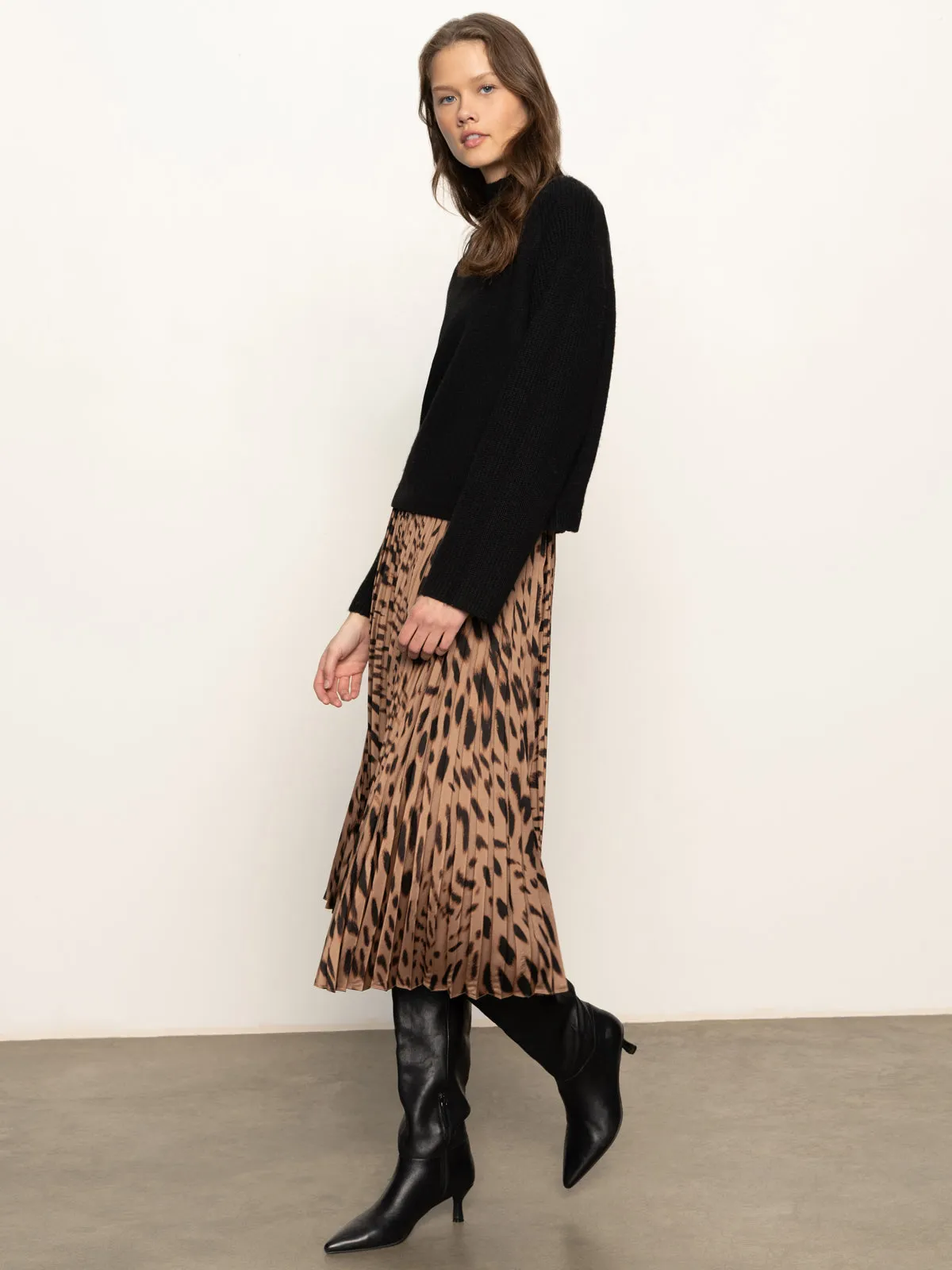 Split hem Nostalgia Pleated Midi Skirt Mocha Leo