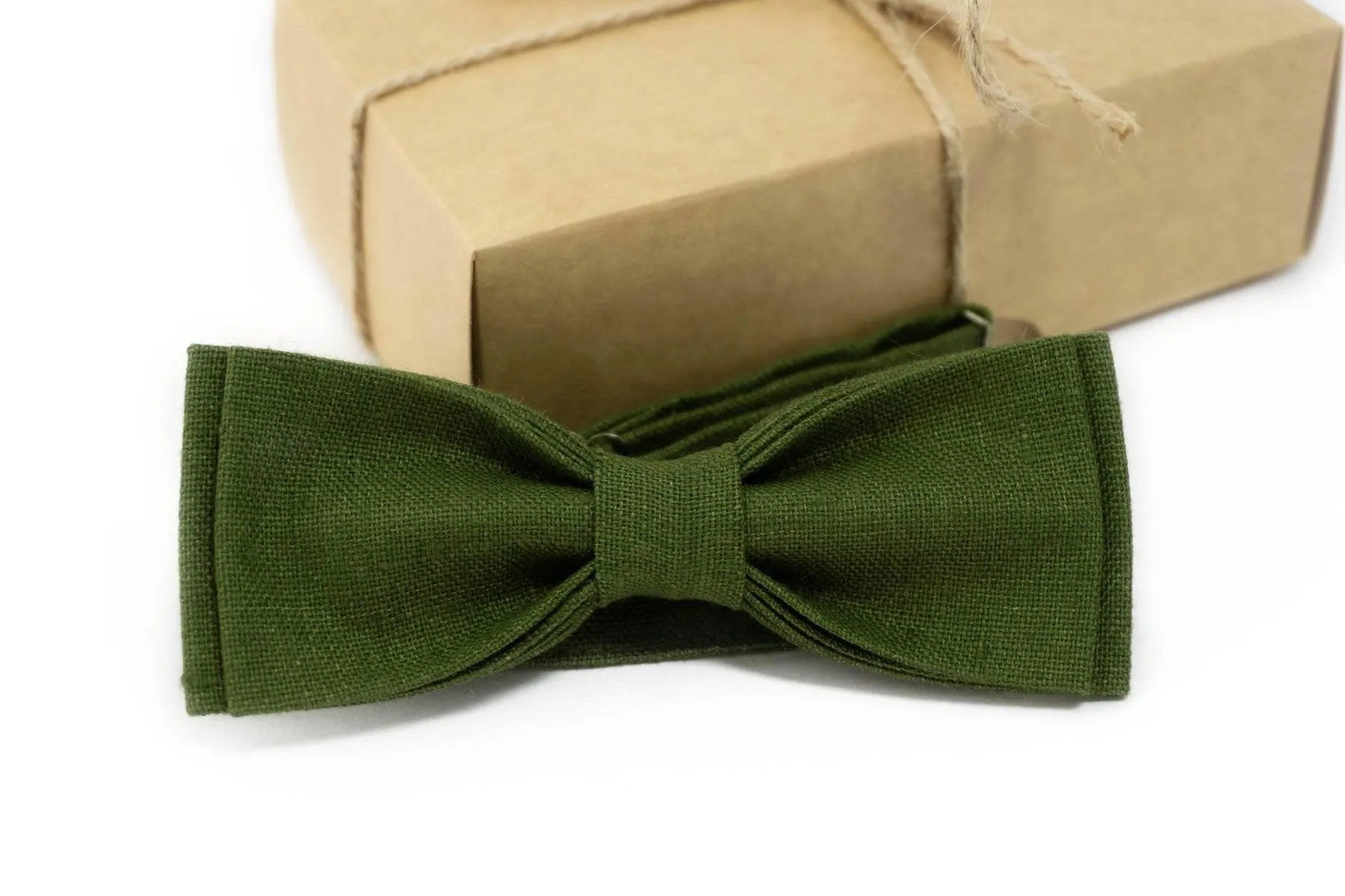 Olive green wedding bow tie – perfect groomsmen gift!