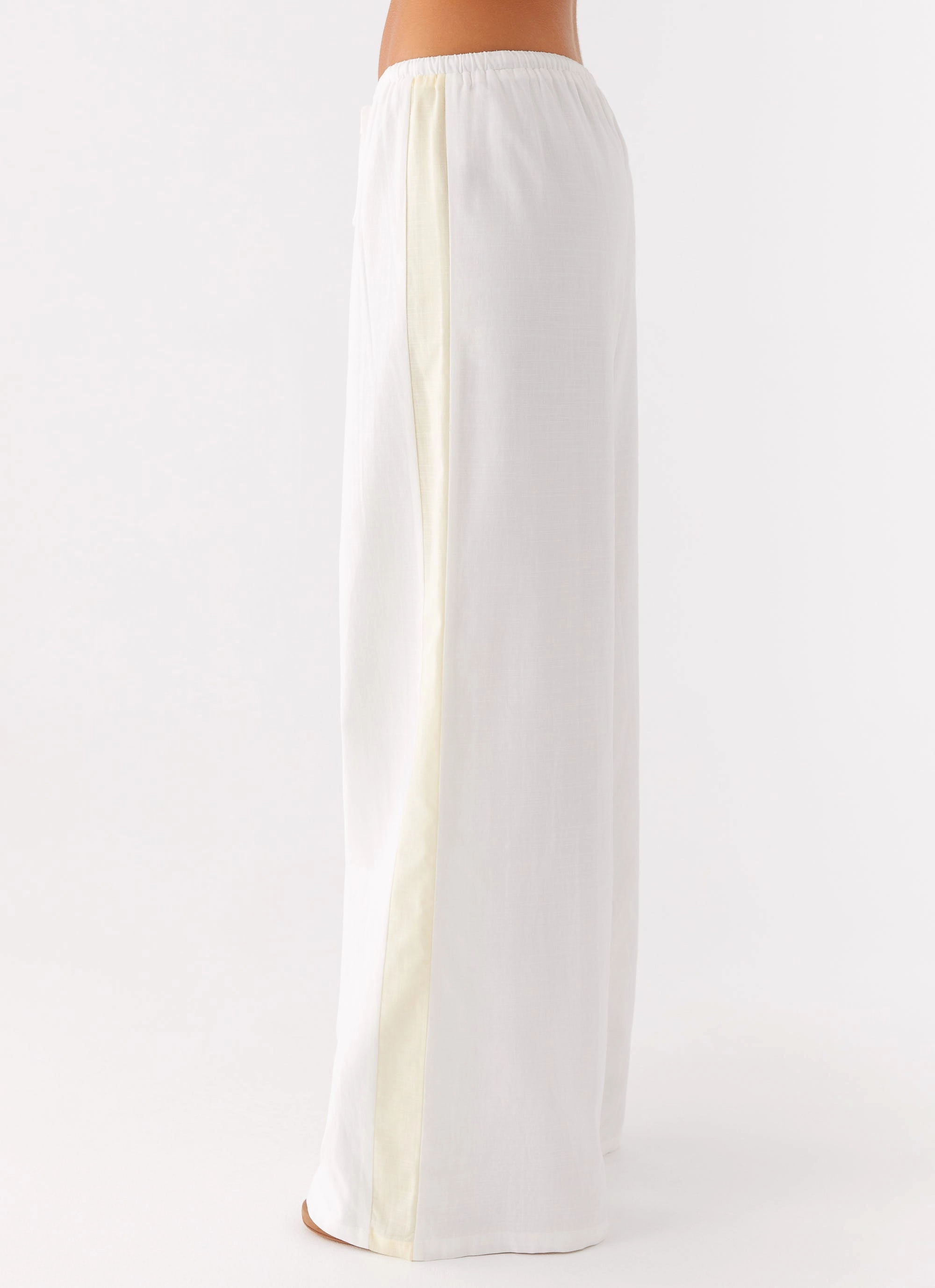 Soft Stretch Relaxed Comfort Fit Oska Drawstring Pants - White