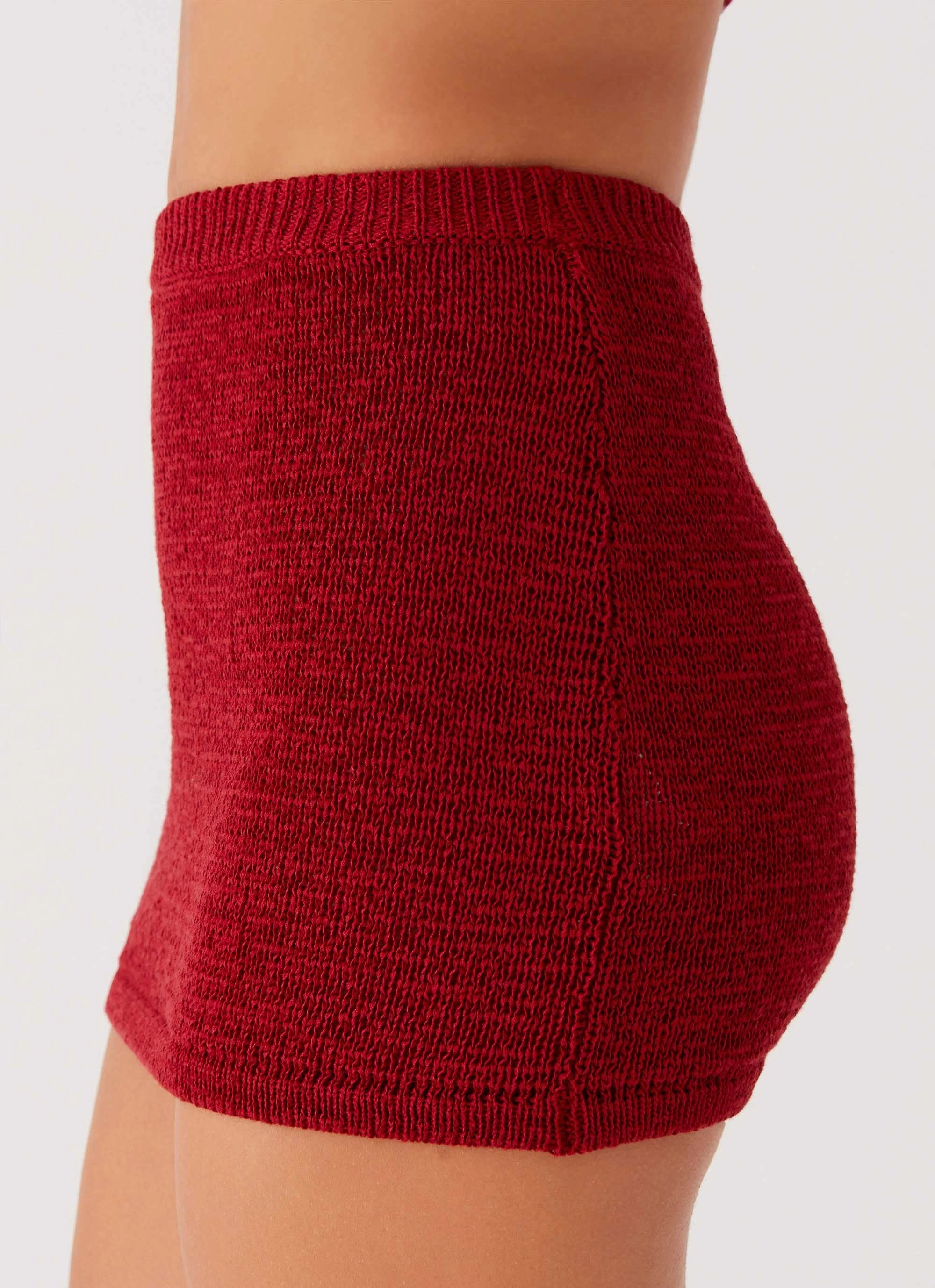 Tailored Silhouette Abrasion Resistant Material Capri Glow Knit Skirt - Maroon