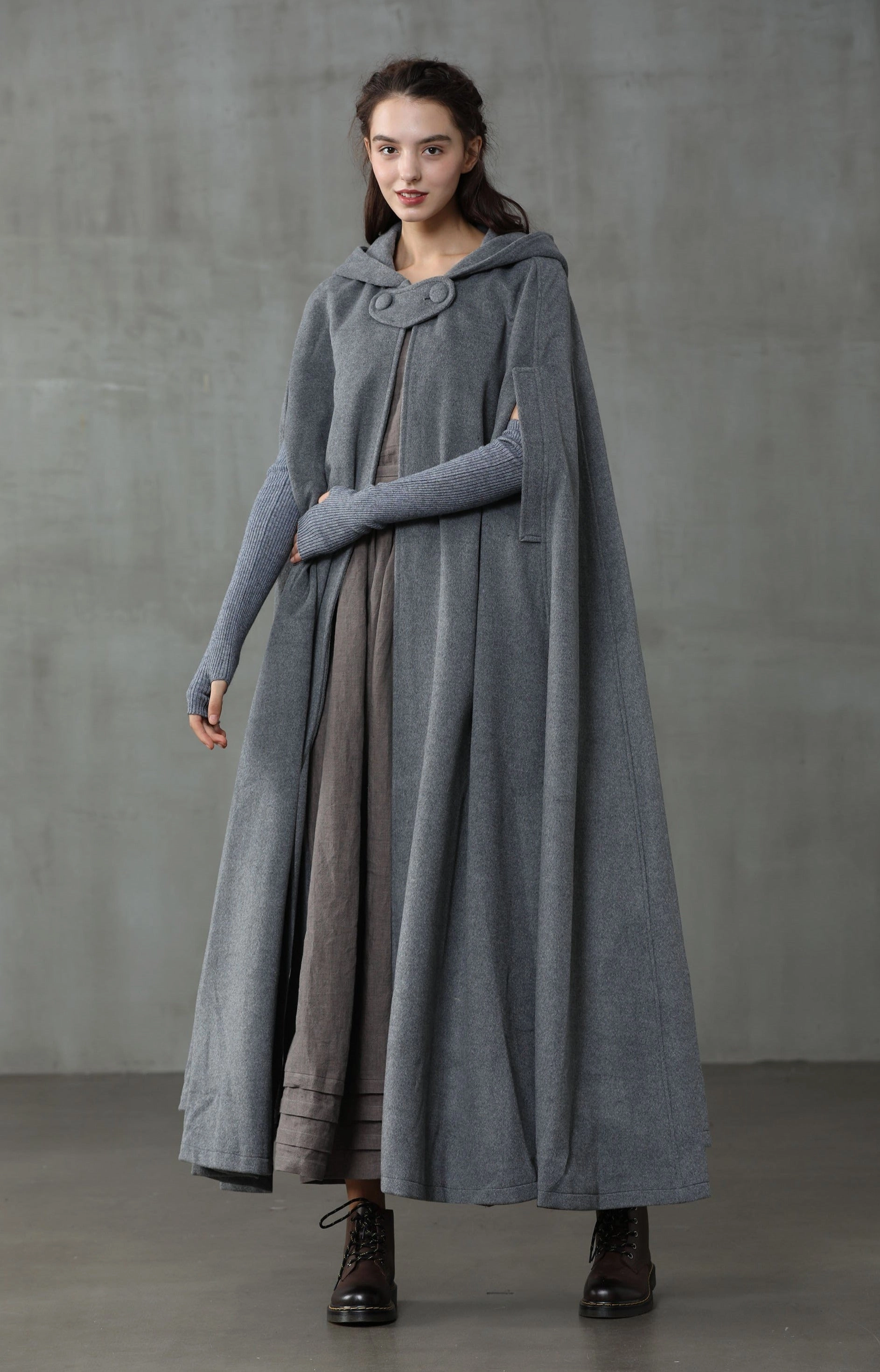 Sleek Outline Outlander 2020 | 100% Wool Cloak Coat